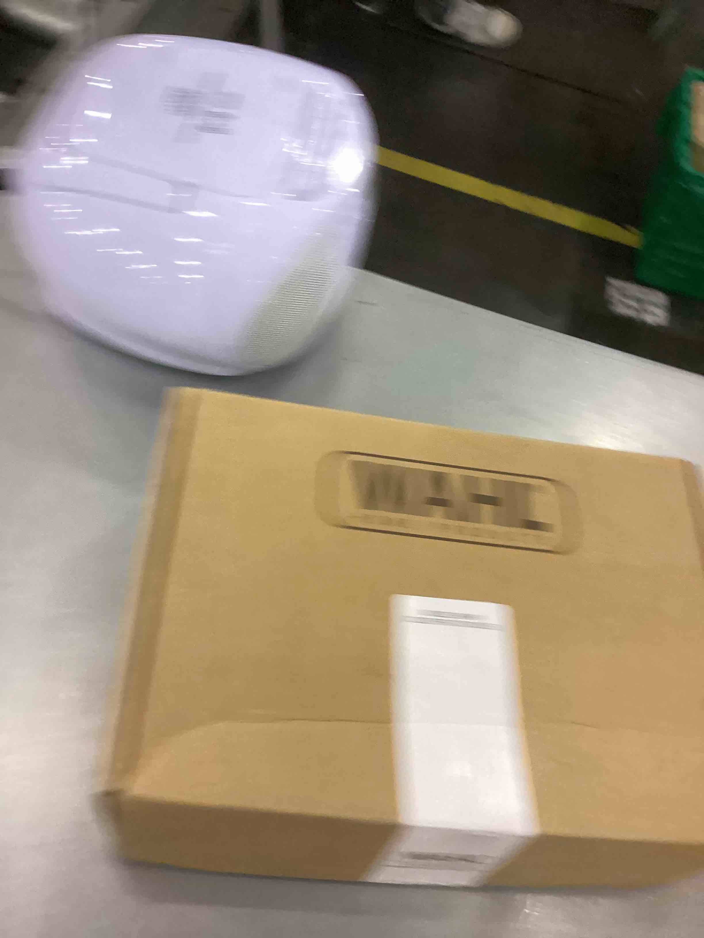 https://s3.amazonaws.com/lotting-images-prod/bidfta/EXS00393632_1691412469735.jpeg