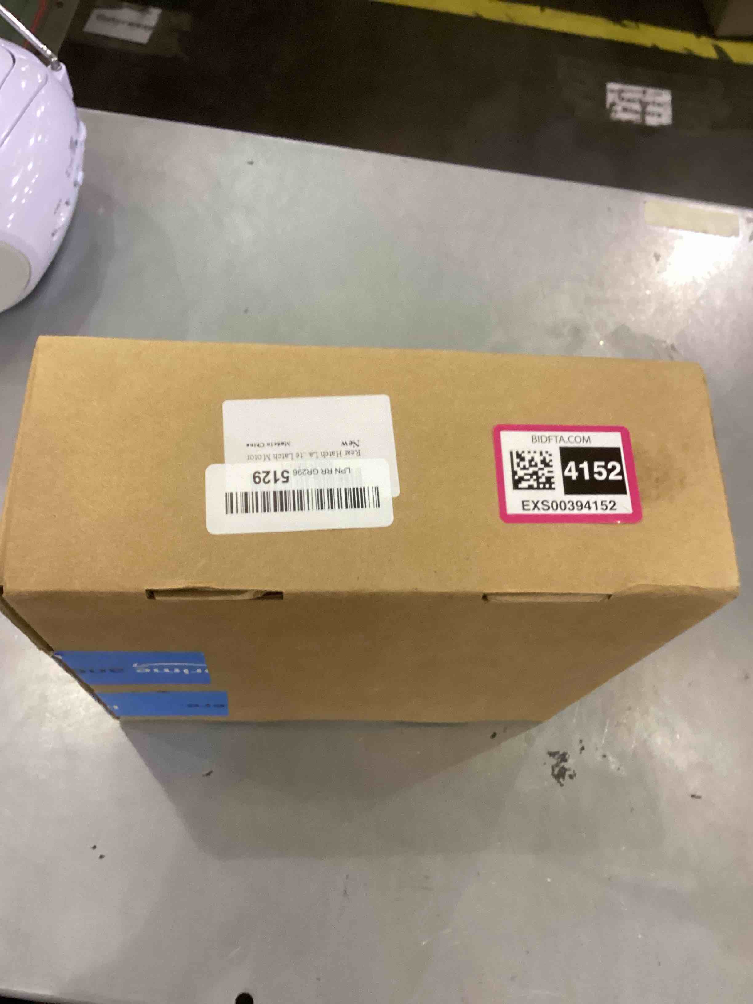 https://s3.amazonaws.com/lotting-images-prod/bidfta/EXS00394152_1691590301417.jpeg
