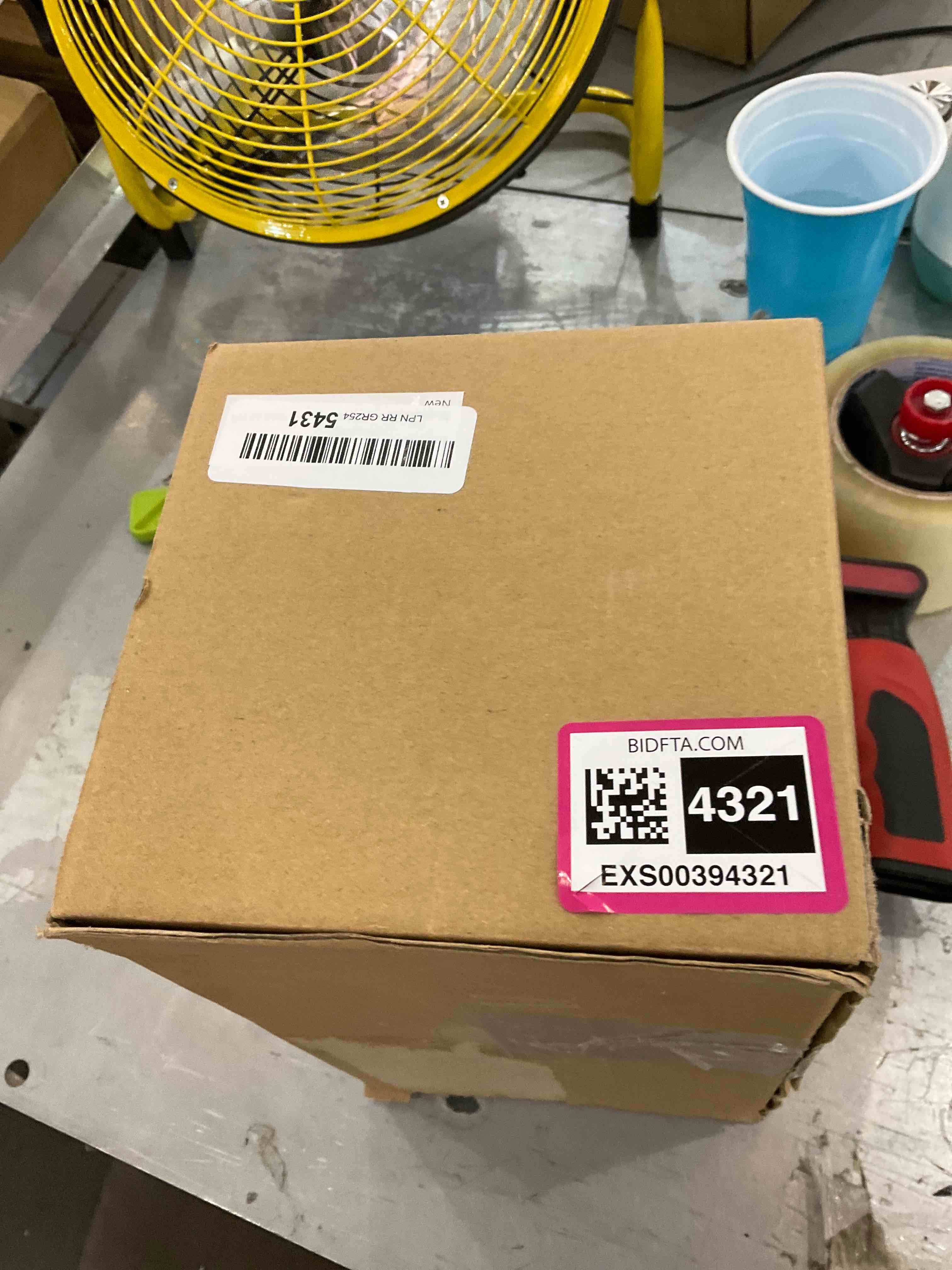 https://s3.amazonaws.com/lotting-images-prod/bidfta/EXS00394321_1691593091830.jpeg