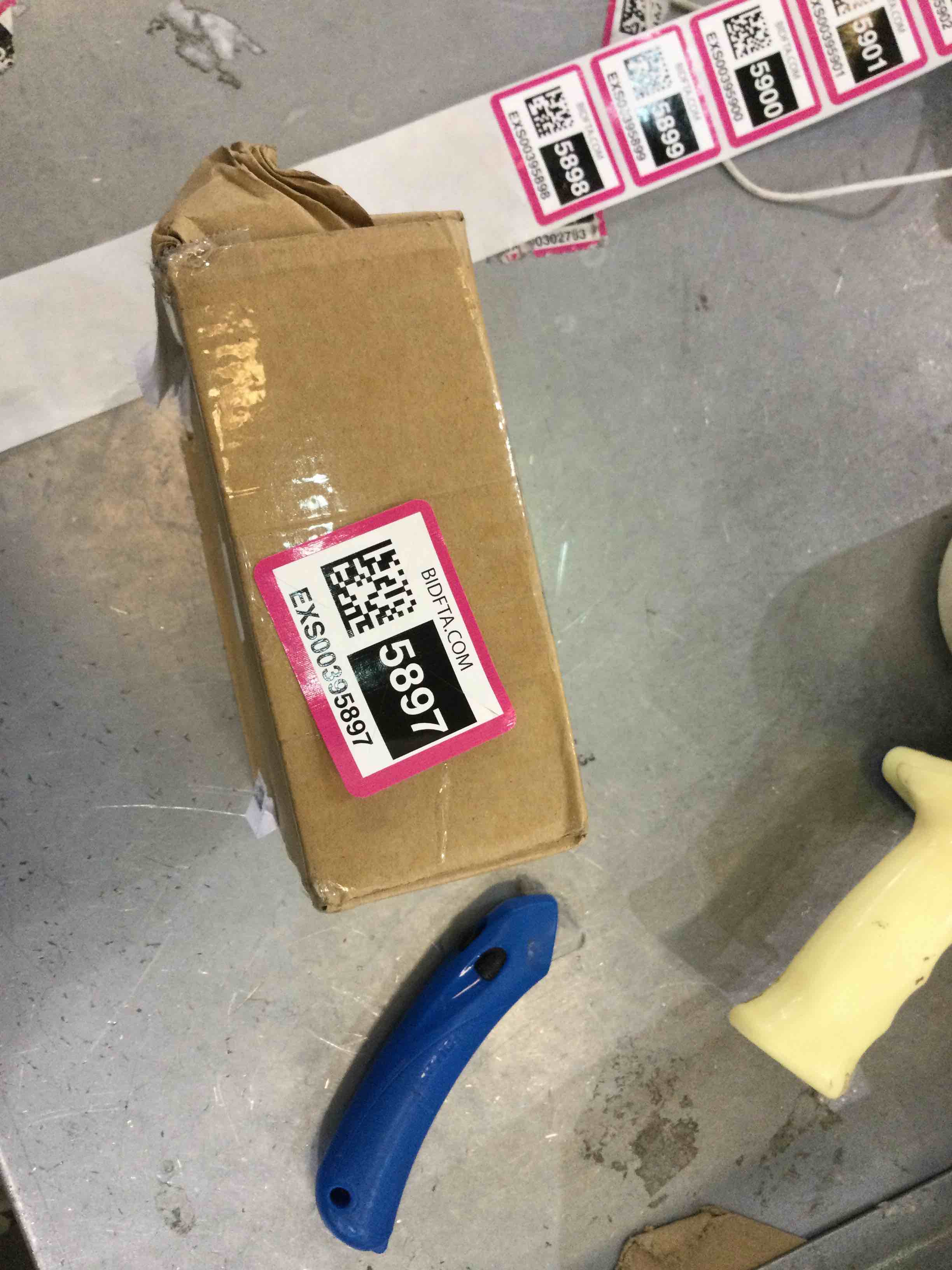 https://s3.amazonaws.com/lotting-images-prod/bidfta/EXS00395897_1691593086398.jpeg