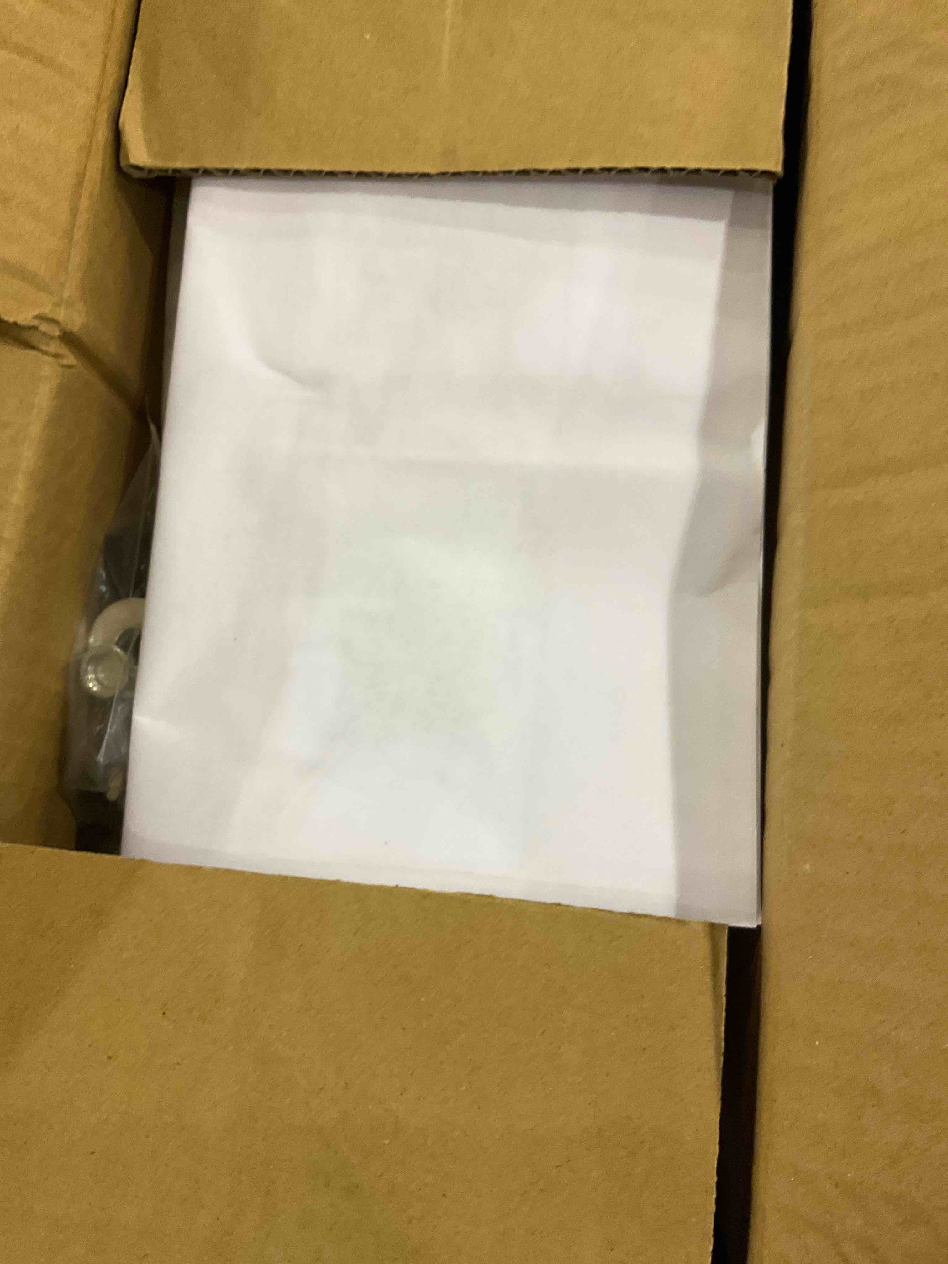 https://s3.amazonaws.com/lotting-images-prod/bidfta/EXS00396364_1691670639897.jpeg