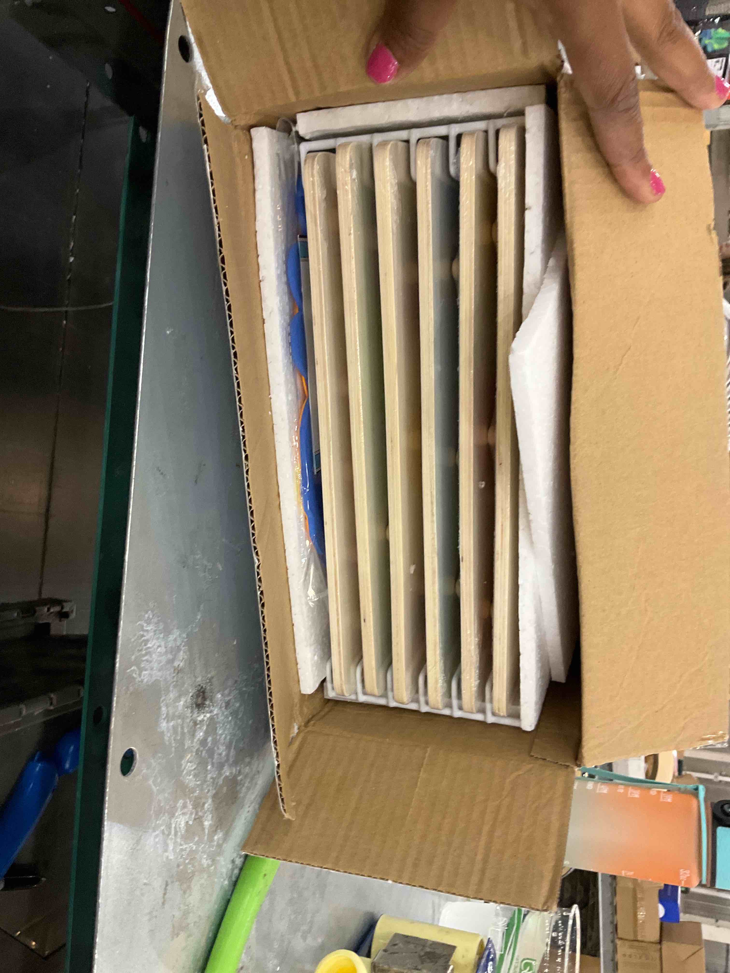 https://s3.amazonaws.com/lotting-images-prod/bidfta/EXS00396694_1691420868999.jpeg