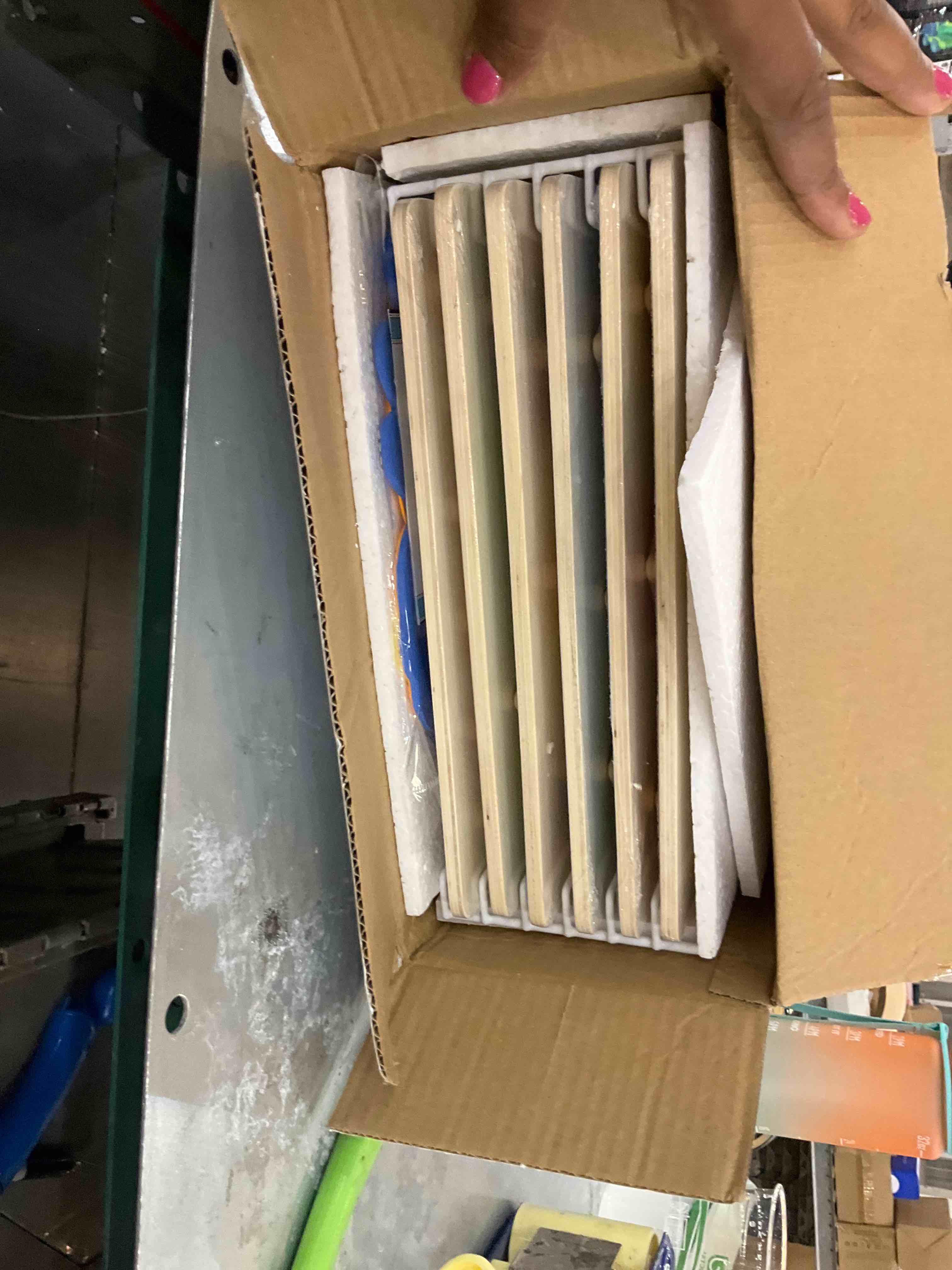 https://s3.amazonaws.com/lotting-images-prod/bidfta/EXS00396694_1691420870271.jpeg
