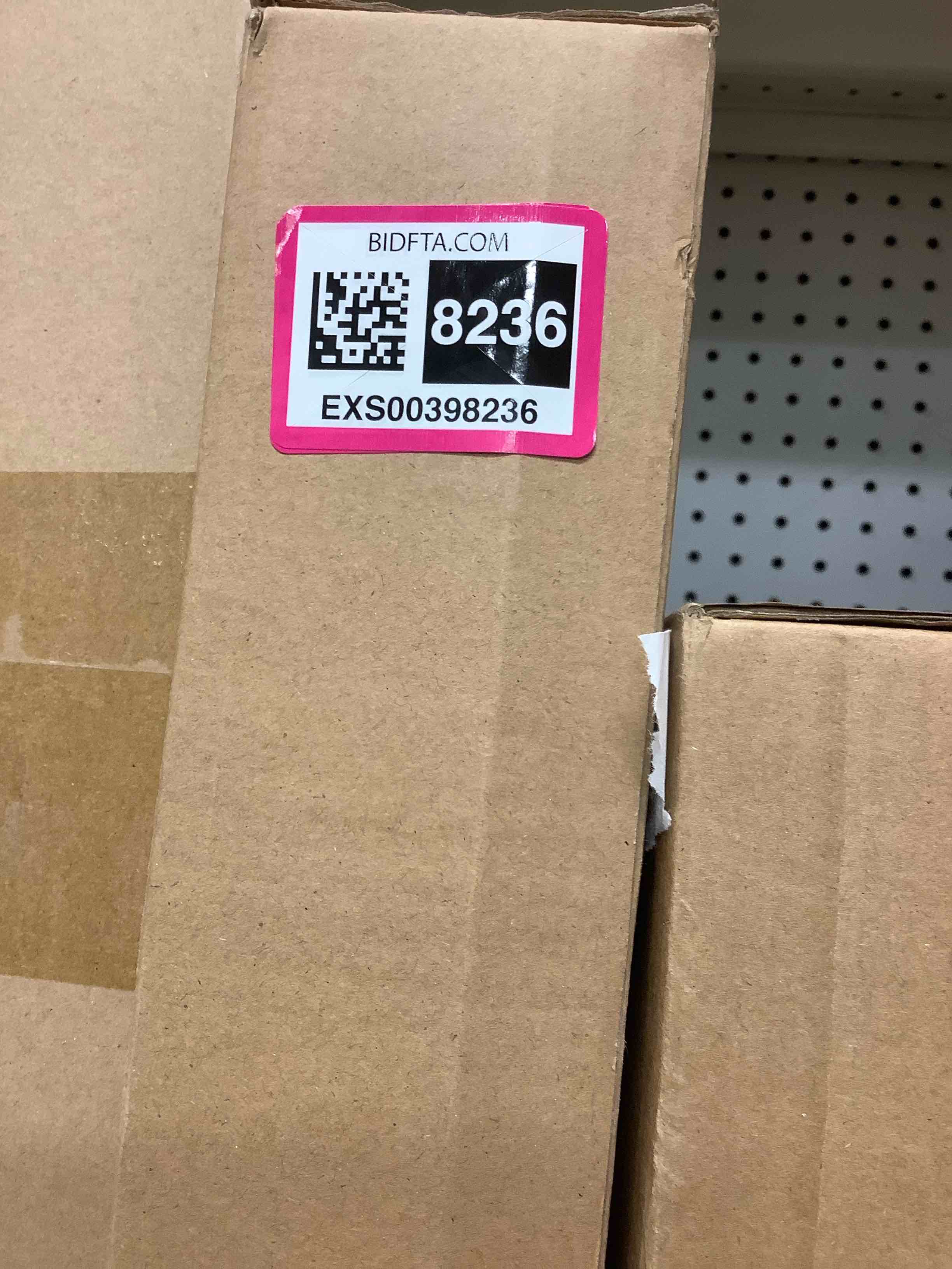 https://s3.amazonaws.com/lotting-images-prod/bidfta/EXS00398236_1695162551054.jpeg