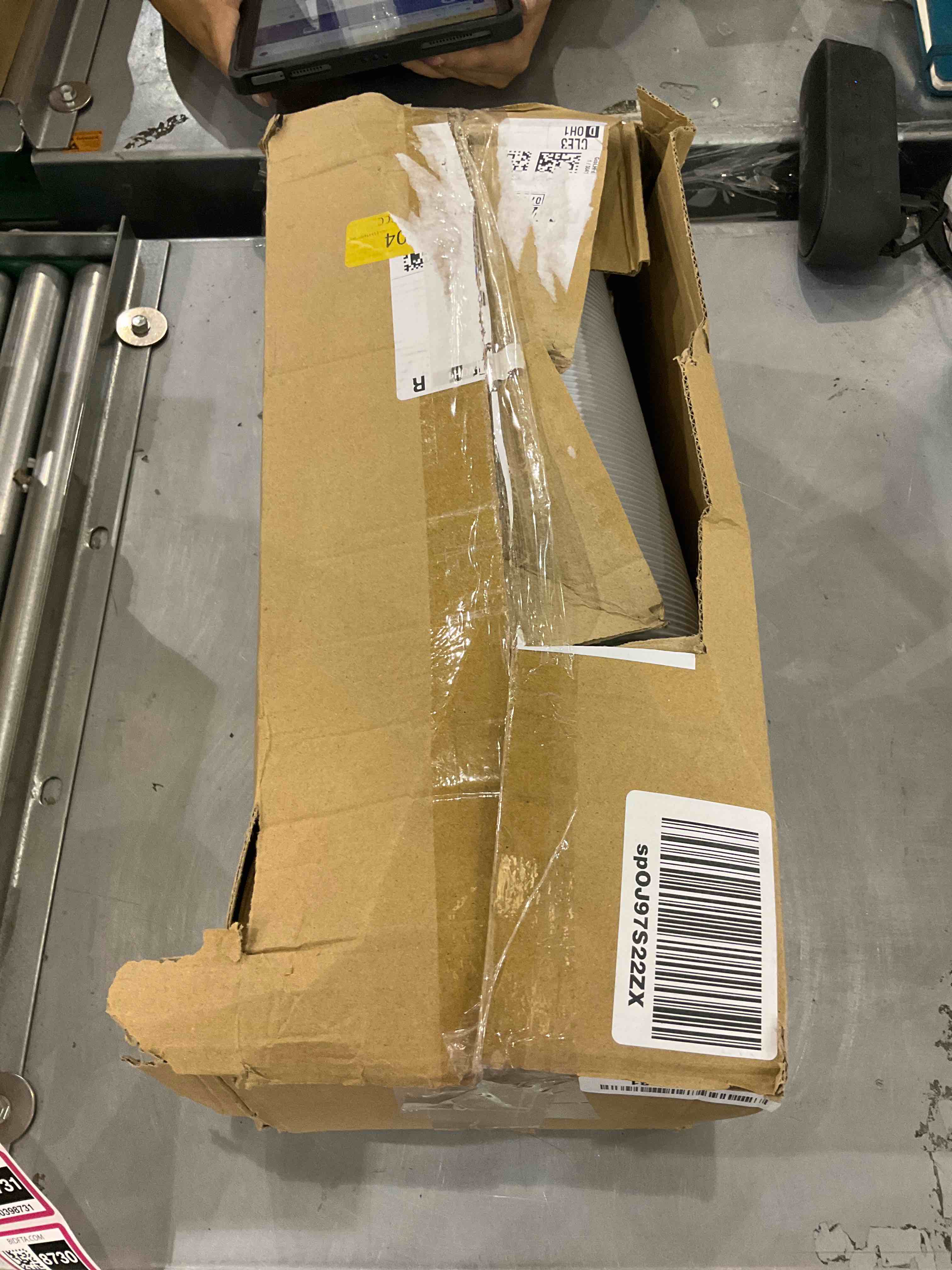 https://s3.amazonaws.com/lotting-images-prod/bidfta/EXS00398729_1691159267822.jpeg