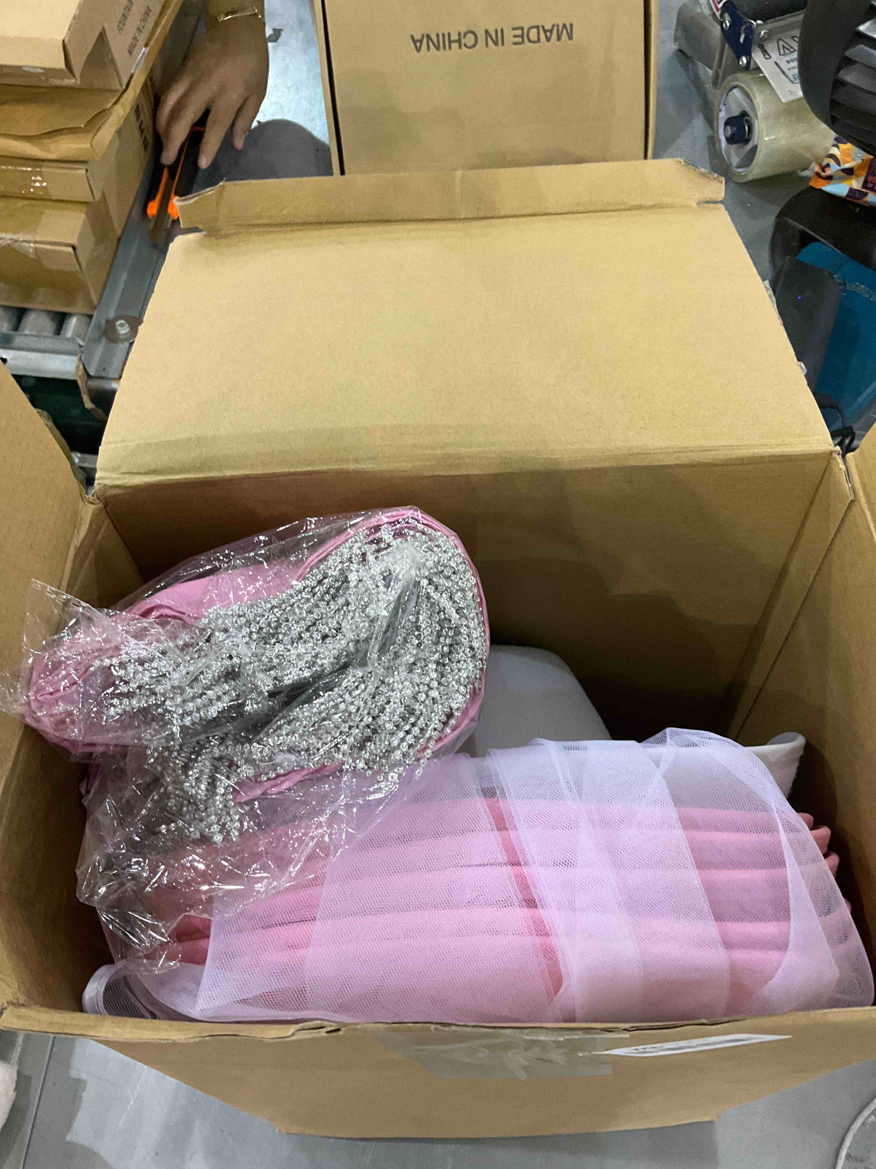 https://s3.amazonaws.com/lotting-images-prod/bidfta/EXS00398983_1691493720921.jpeg