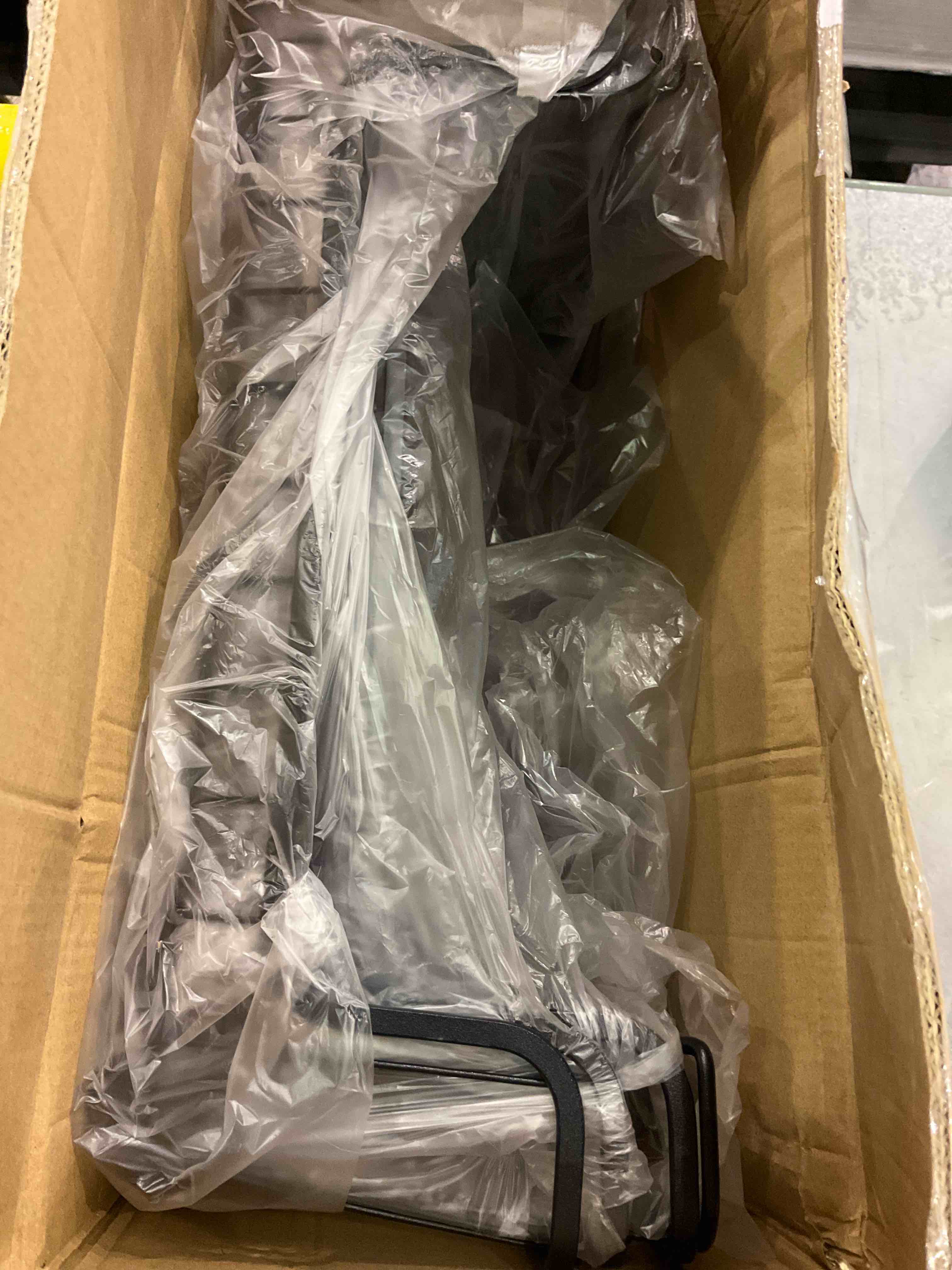 https://s3.amazonaws.com/lotting-images-prod/bidfta/EXS00399579_1691157465280.jpeg