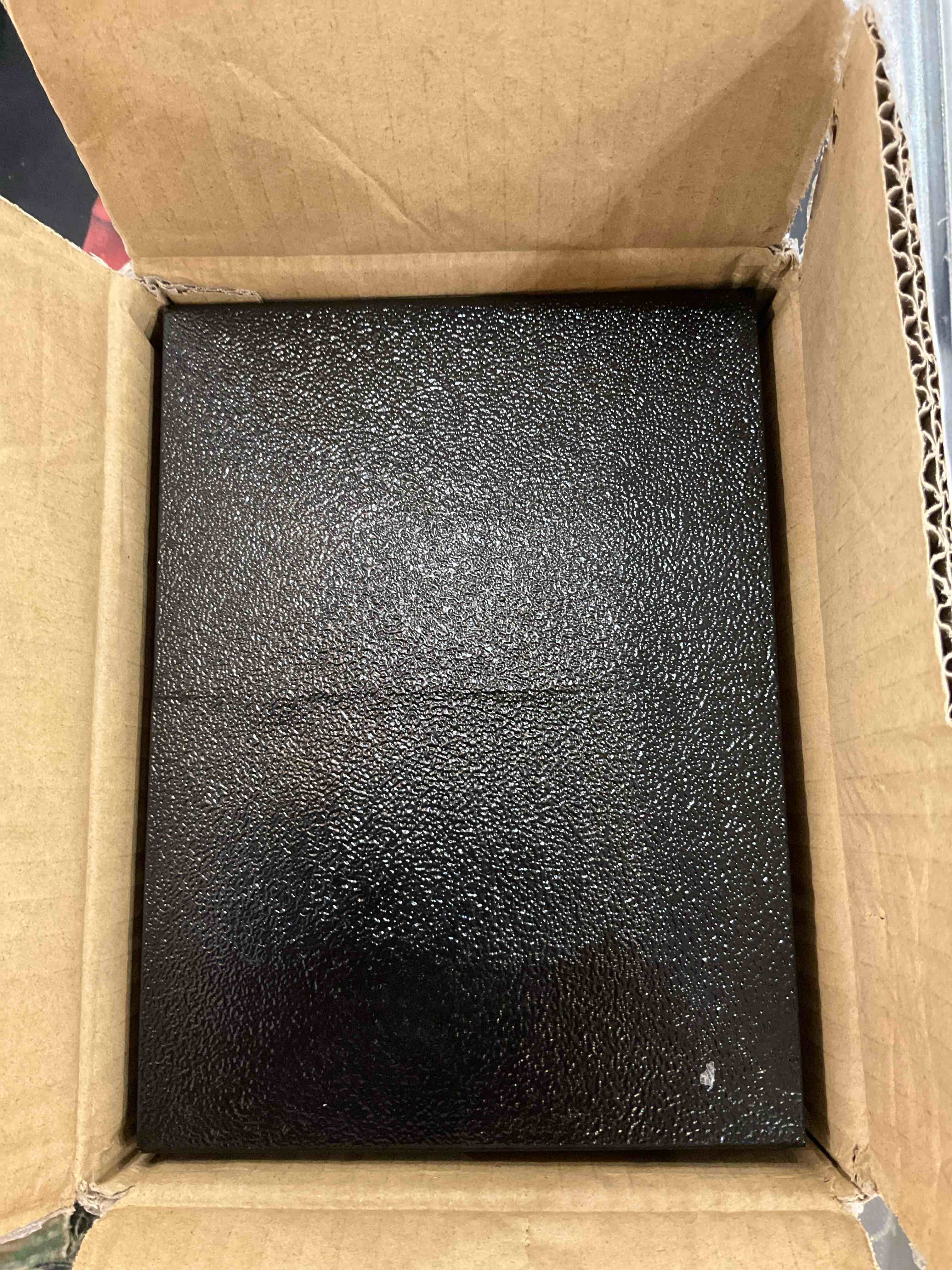 https://s3.amazonaws.com/lotting-images-prod/bidfta/EXS00400161_1695134884671.jpeg