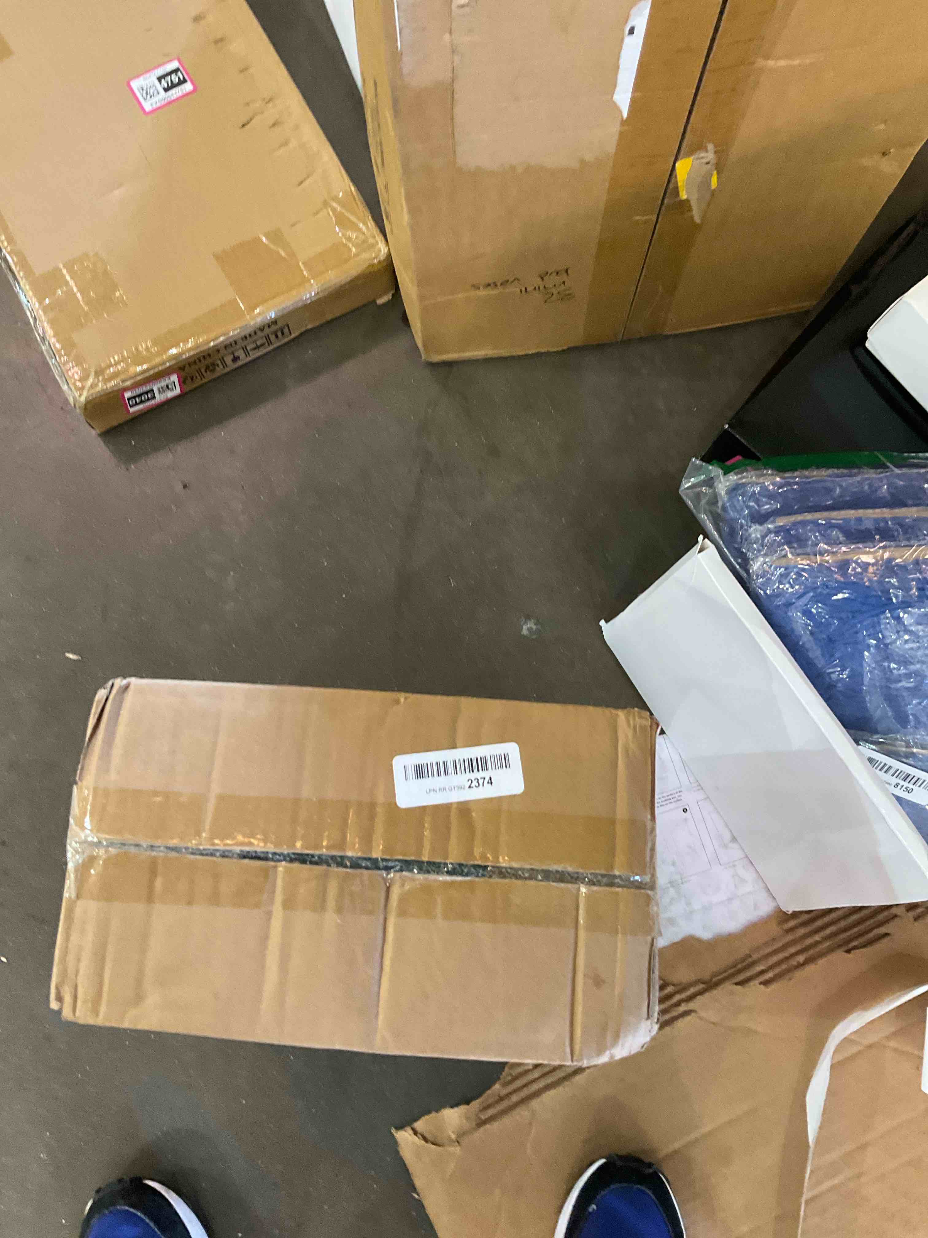 https://s3.amazonaws.com/lotting-images-prod/bidfta/EXS00400848_1695760763312.jpeg