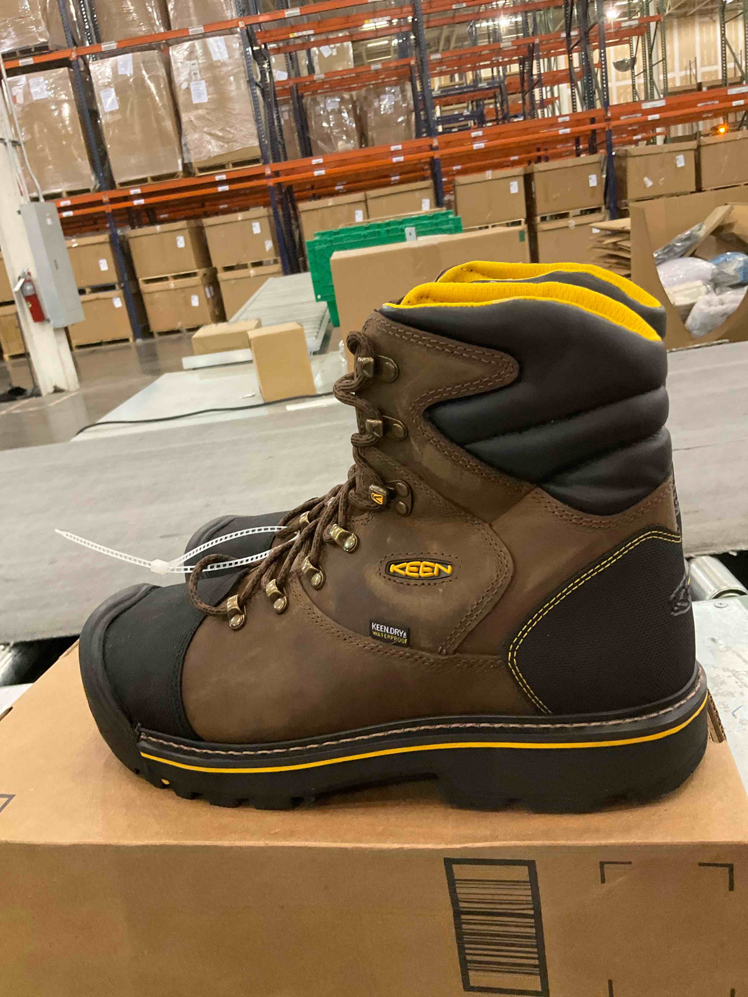 https://s3.amazonaws.com/lotting-images-prod/bidfta/EXS00401446_1704912040712.jpeg