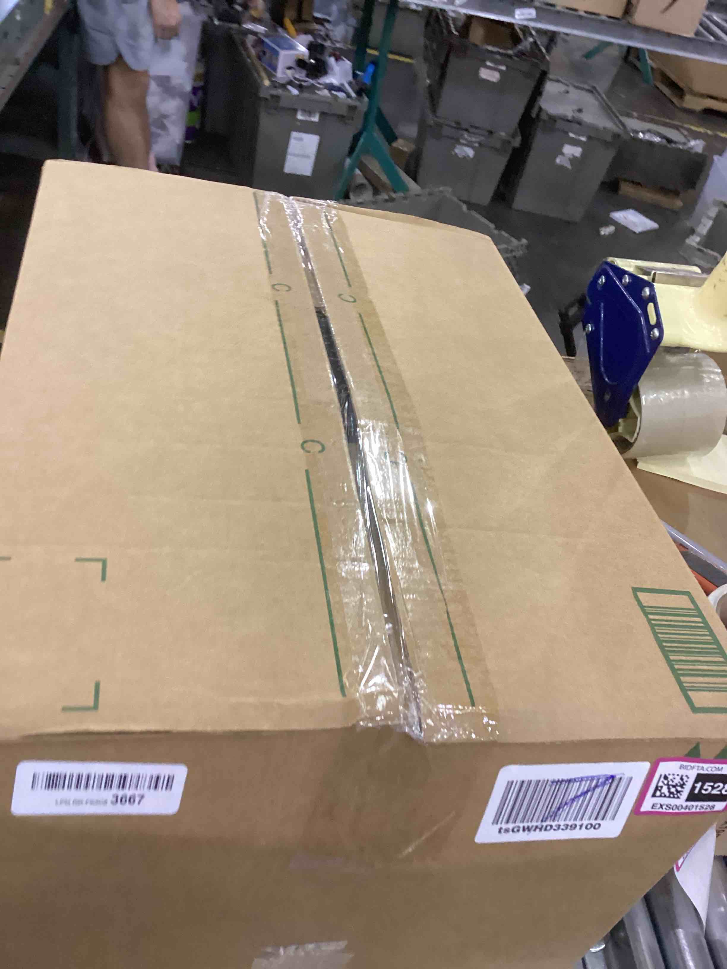 https://s3.amazonaws.com/lotting-images-prod/bidfta/EXS00401528_1693923556404.jpeg