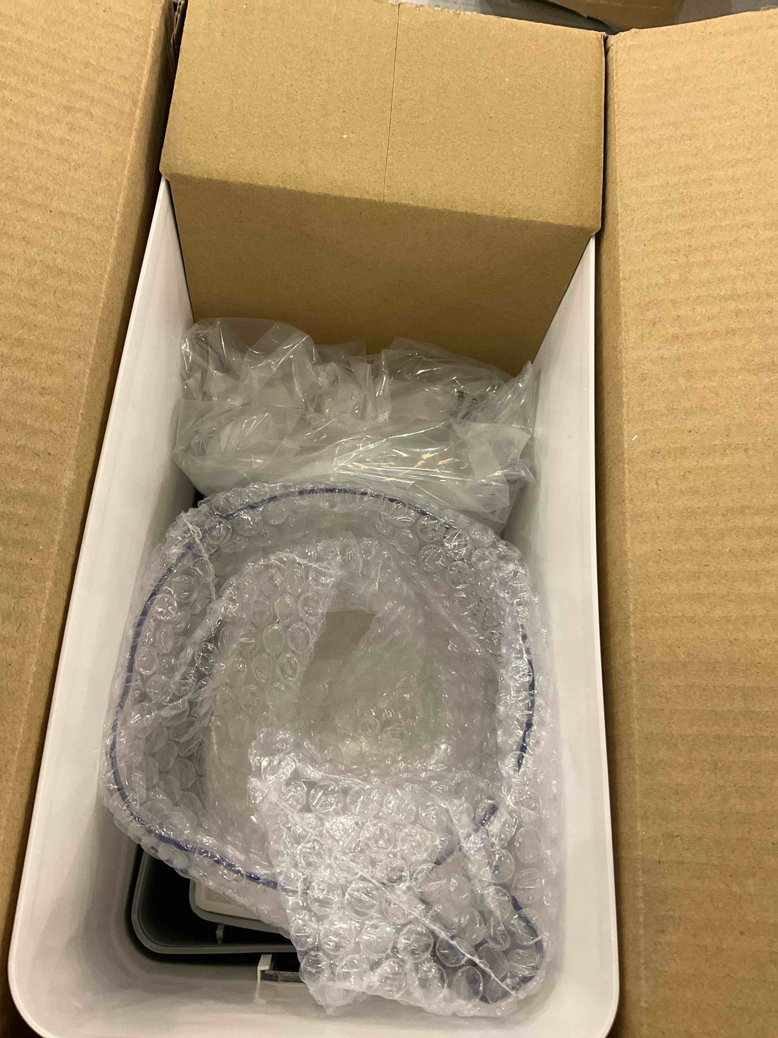 https://s3.amazonaws.com/lotting-images-prod/bidfta/EXS00401925_1700153243412.jpeg
