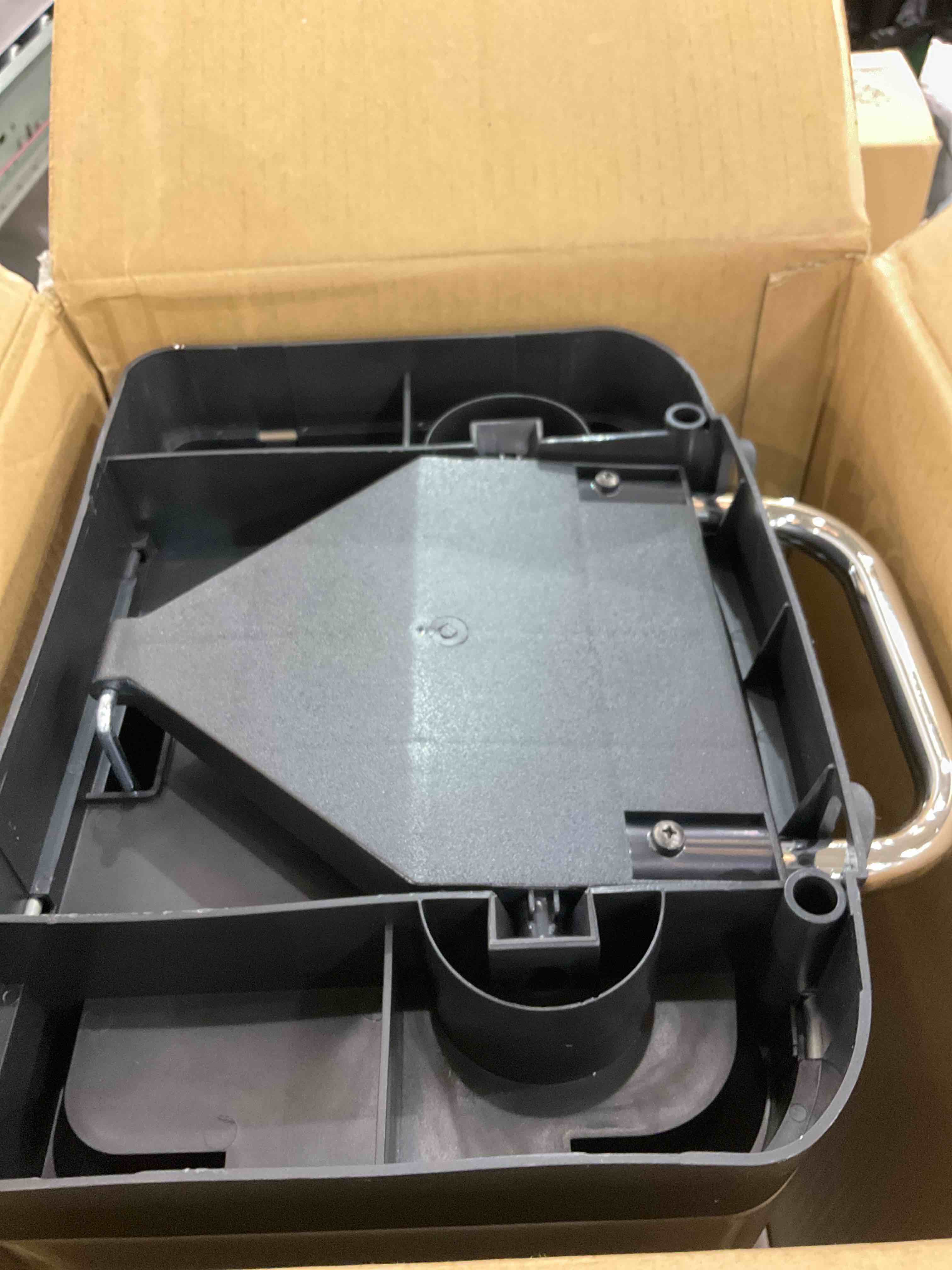 https://s3.amazonaws.com/lotting-images-prod/bidfta/EXS00402104_1693485614509.jpeg