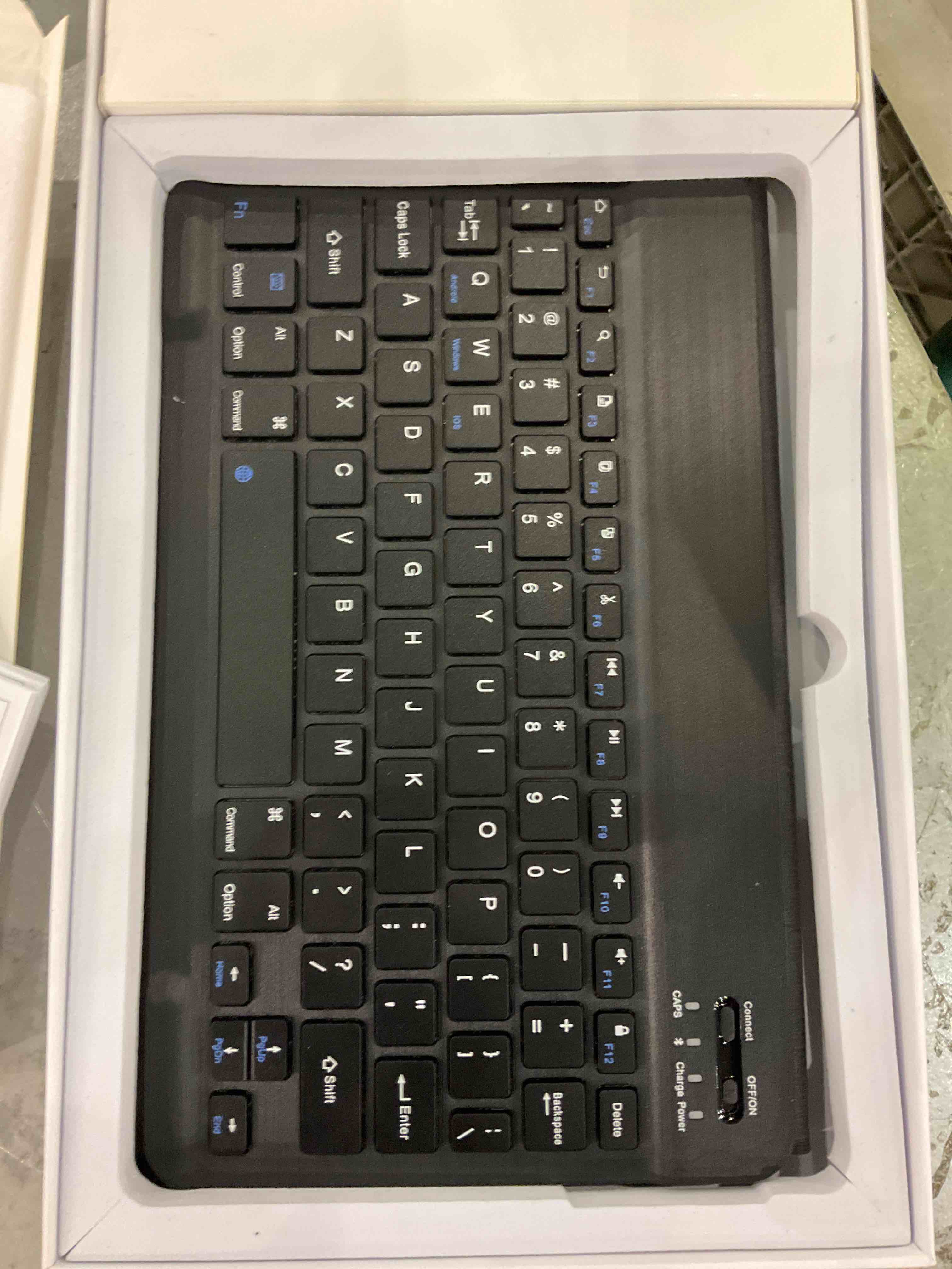https://s3.amazonaws.com/lotting-images-prod/bidfta/EXS00403205_1692616419385.jpeg
