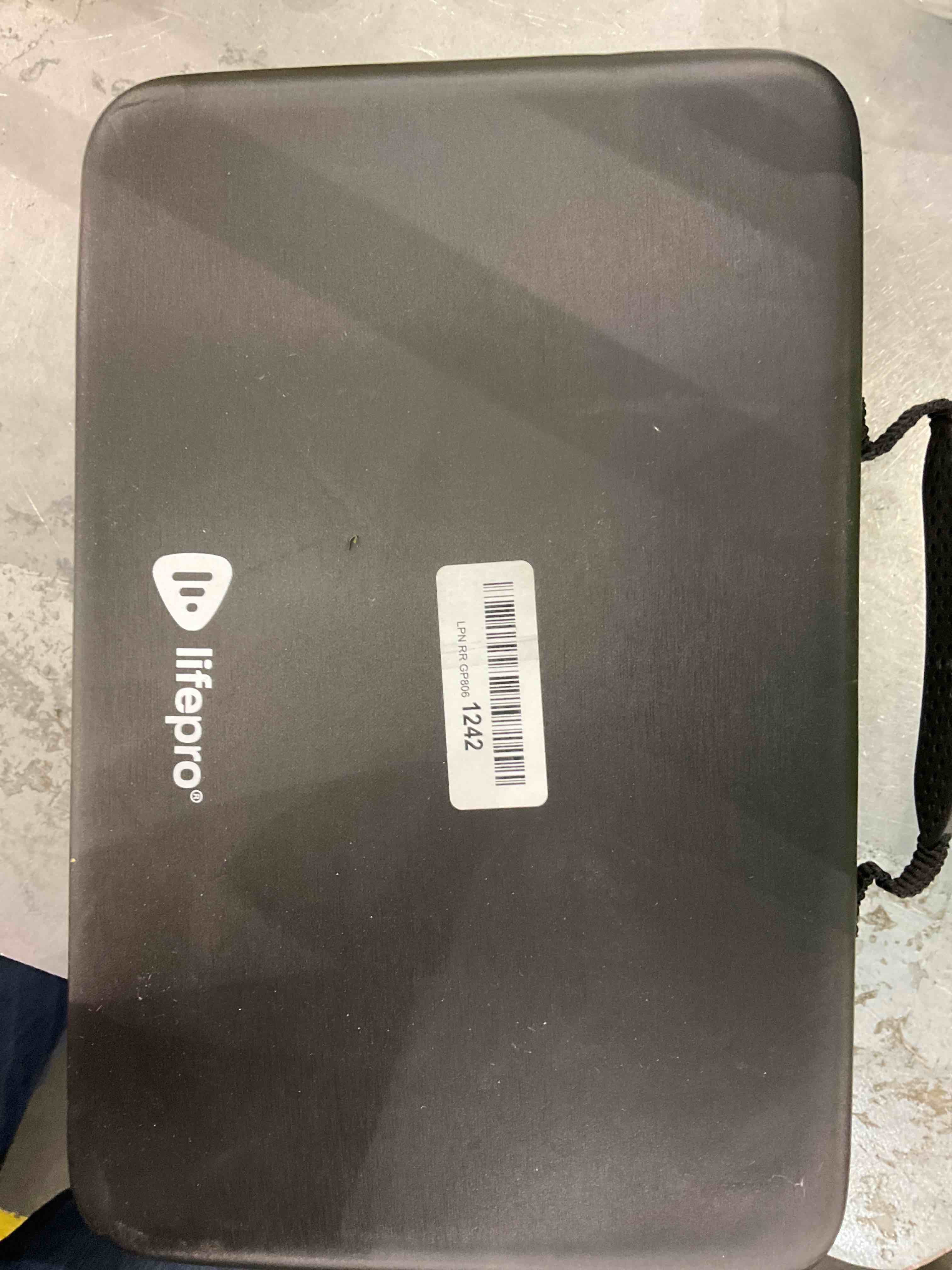 https://s3.amazonaws.com/lotting-images-prod/bidfta/EXS00403709_1692616121377.jpeg