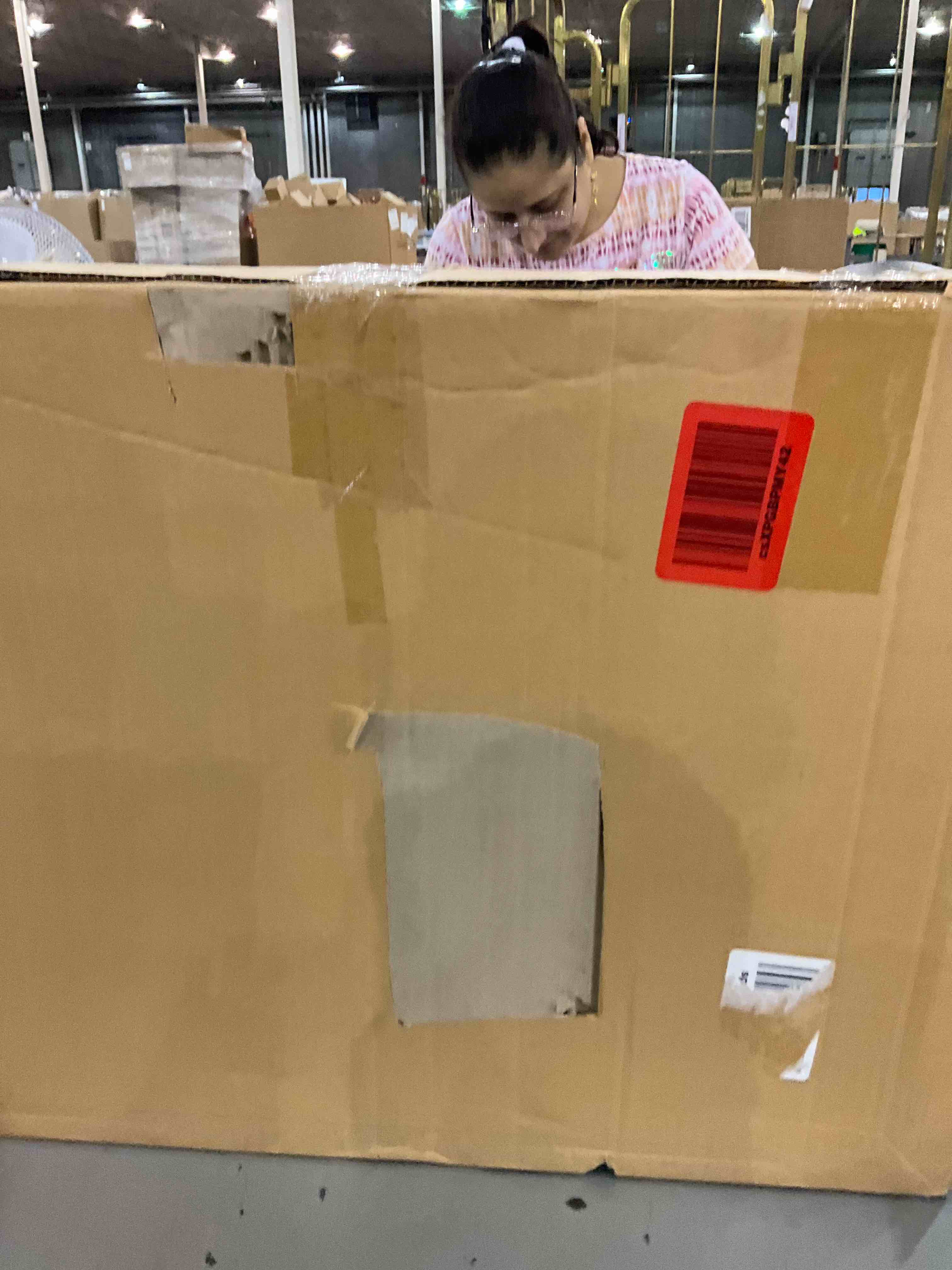 https://s3.amazonaws.com/lotting-images-prod/bidfta/EXS00404316_1694604351407.jpeg
