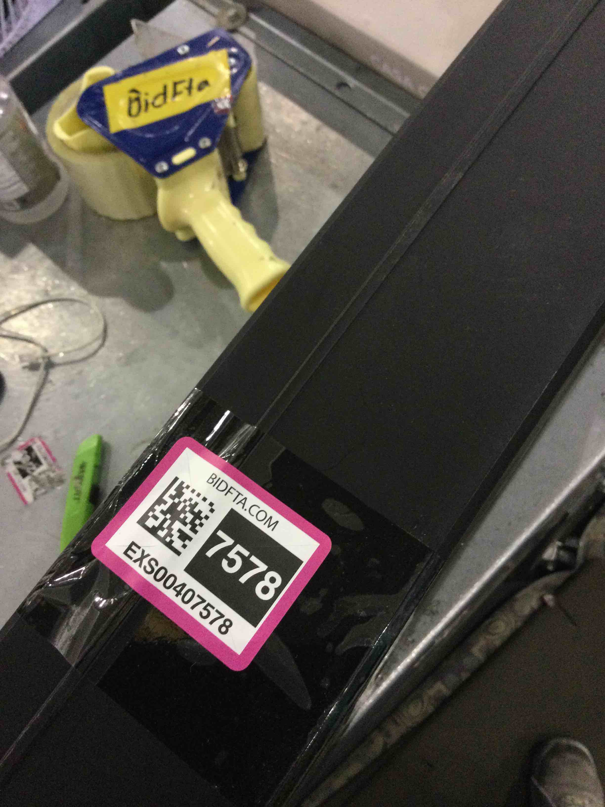 https://s3.amazonaws.com/lotting-images-prod/bidfta/EXS00407578_1692359404551.jpeg