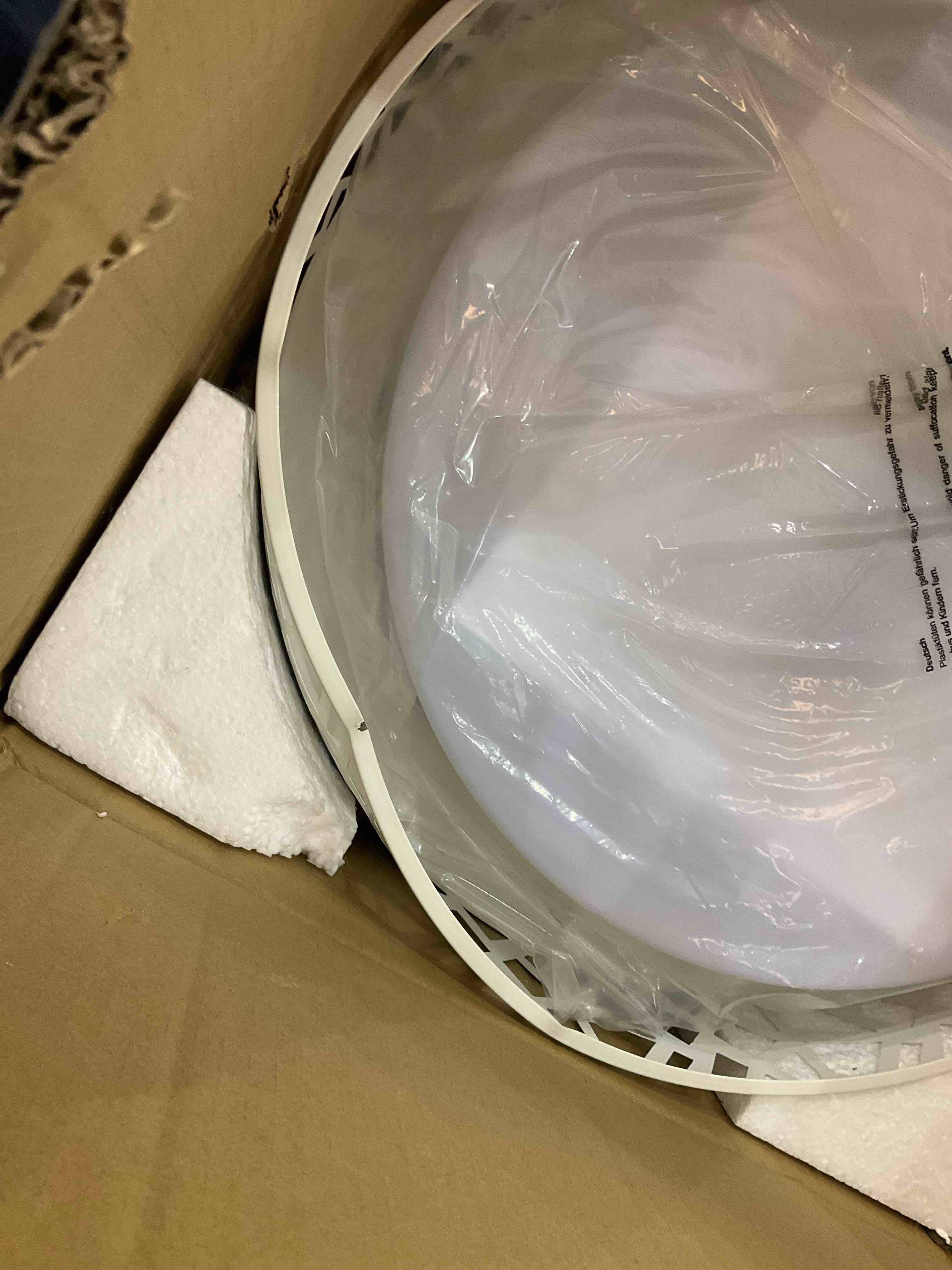 https://s3.amazonaws.com/lotting-images-prod/bidfta/EXS00407804_1693943353124.jpeg