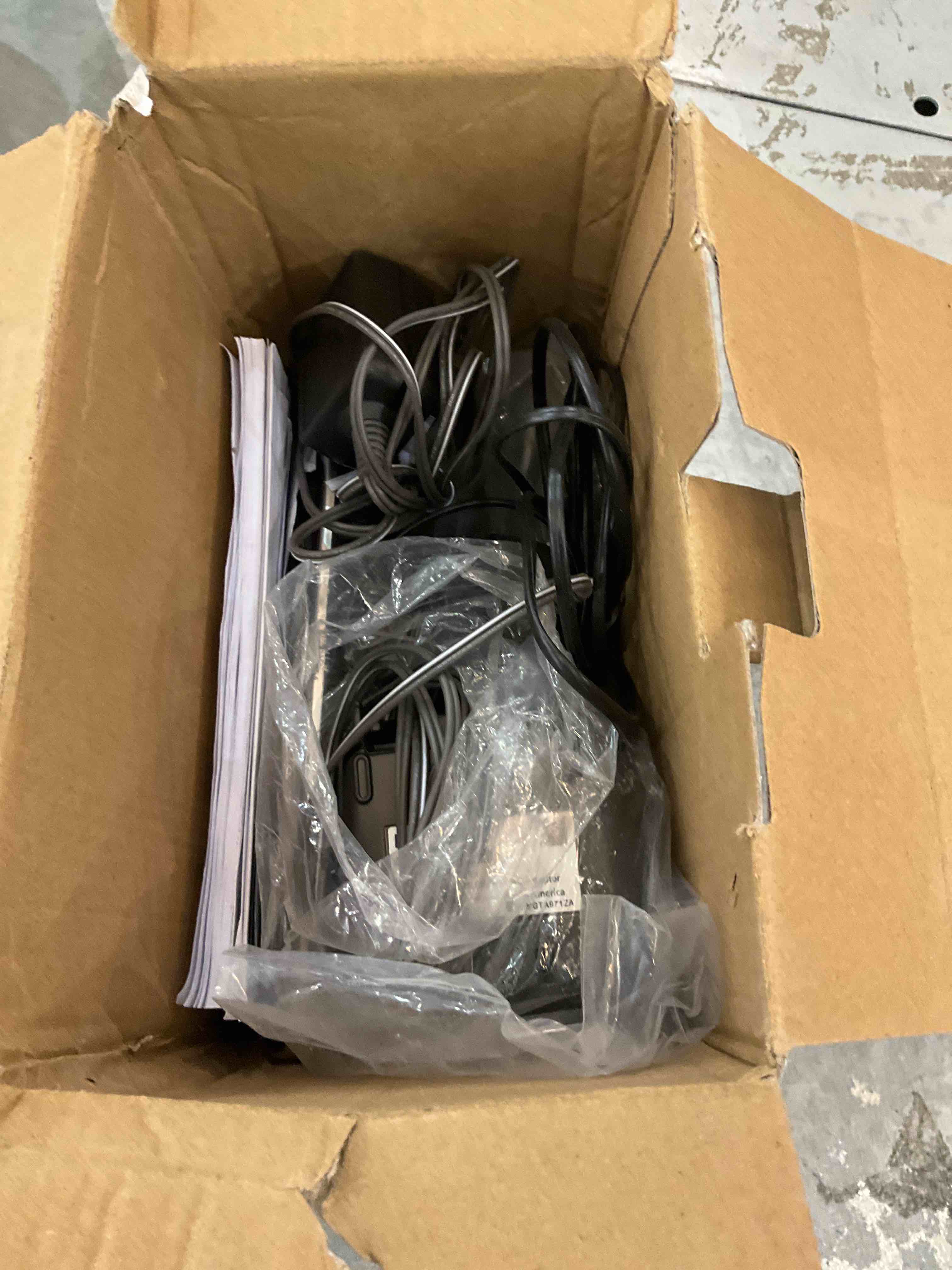 https://s3.amazonaws.com/lotting-images-prod/bidfta/EXS00408925_1693413757218.jpeg