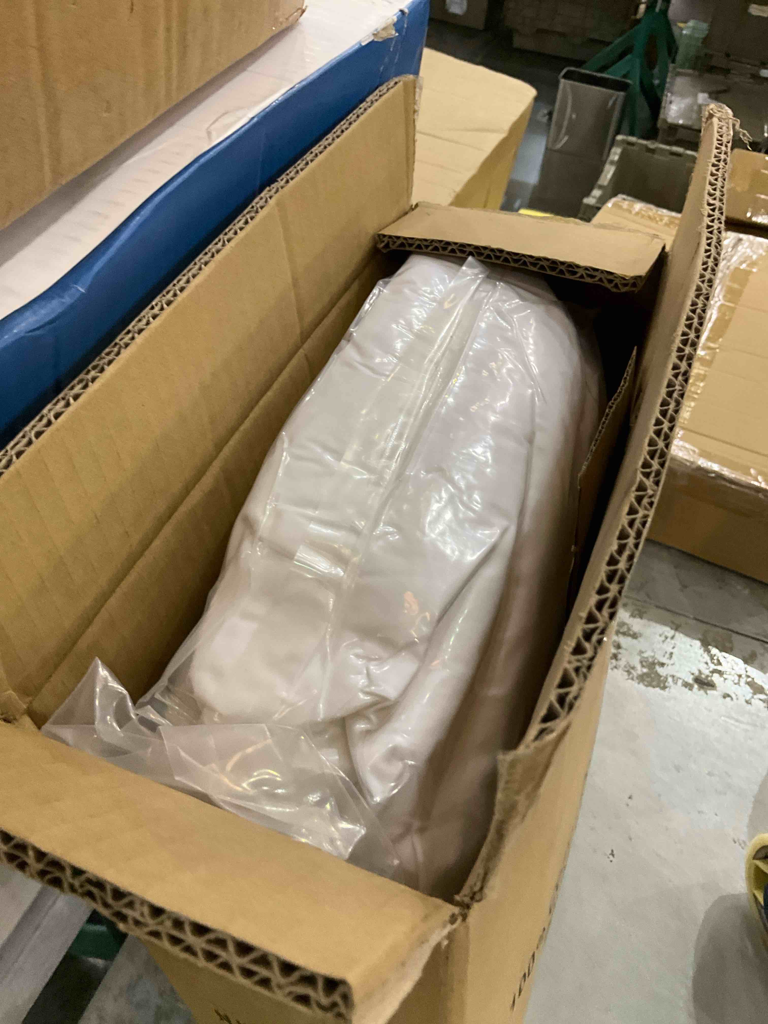 https://s3.amazonaws.com/lotting-images-prod/bidfta/EXS00409833_1695663161393.jpeg