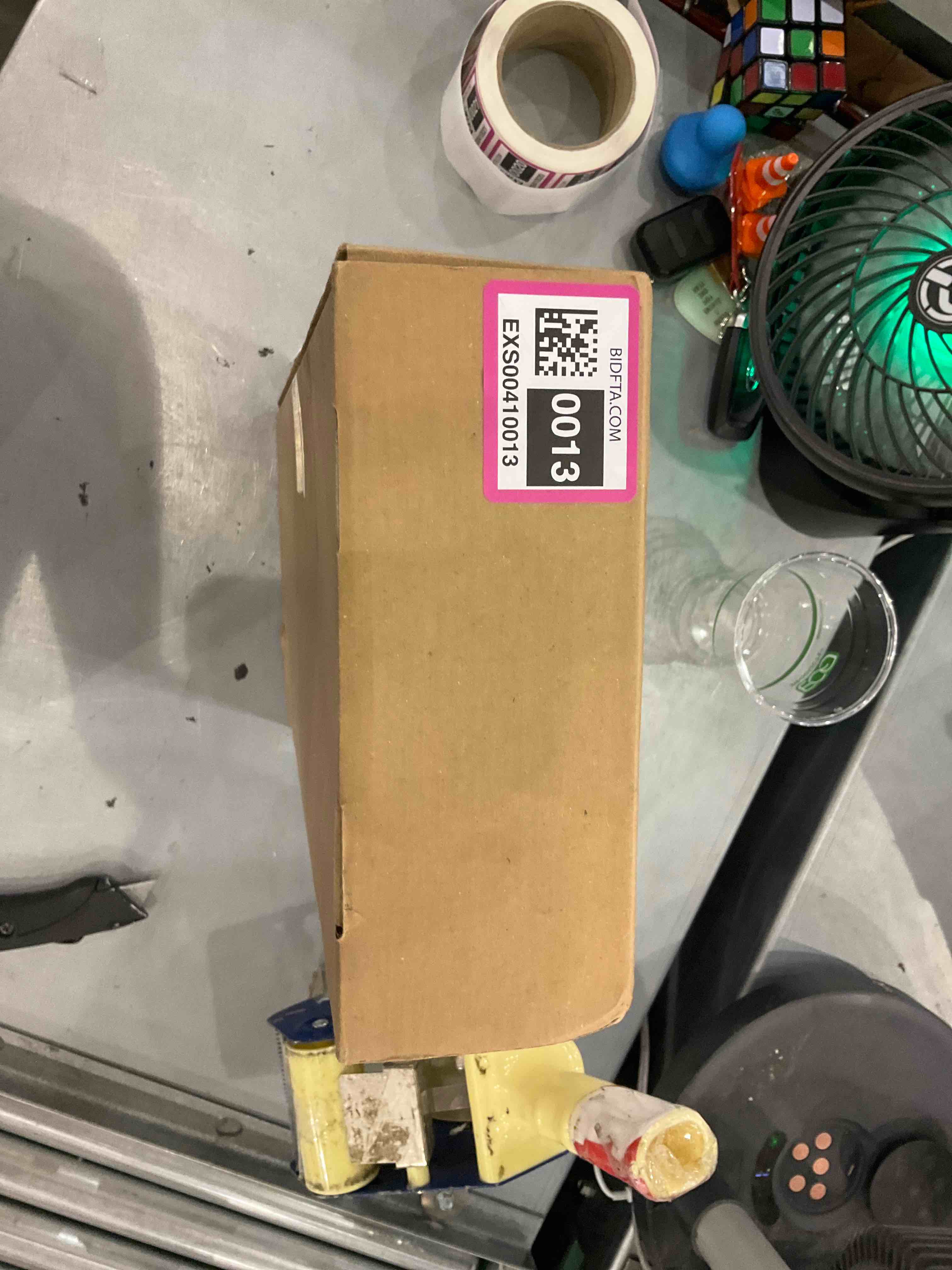 https://s3.amazonaws.com/lotting-images-prod/bidfta/EXS00410013_1692014353244.jpeg