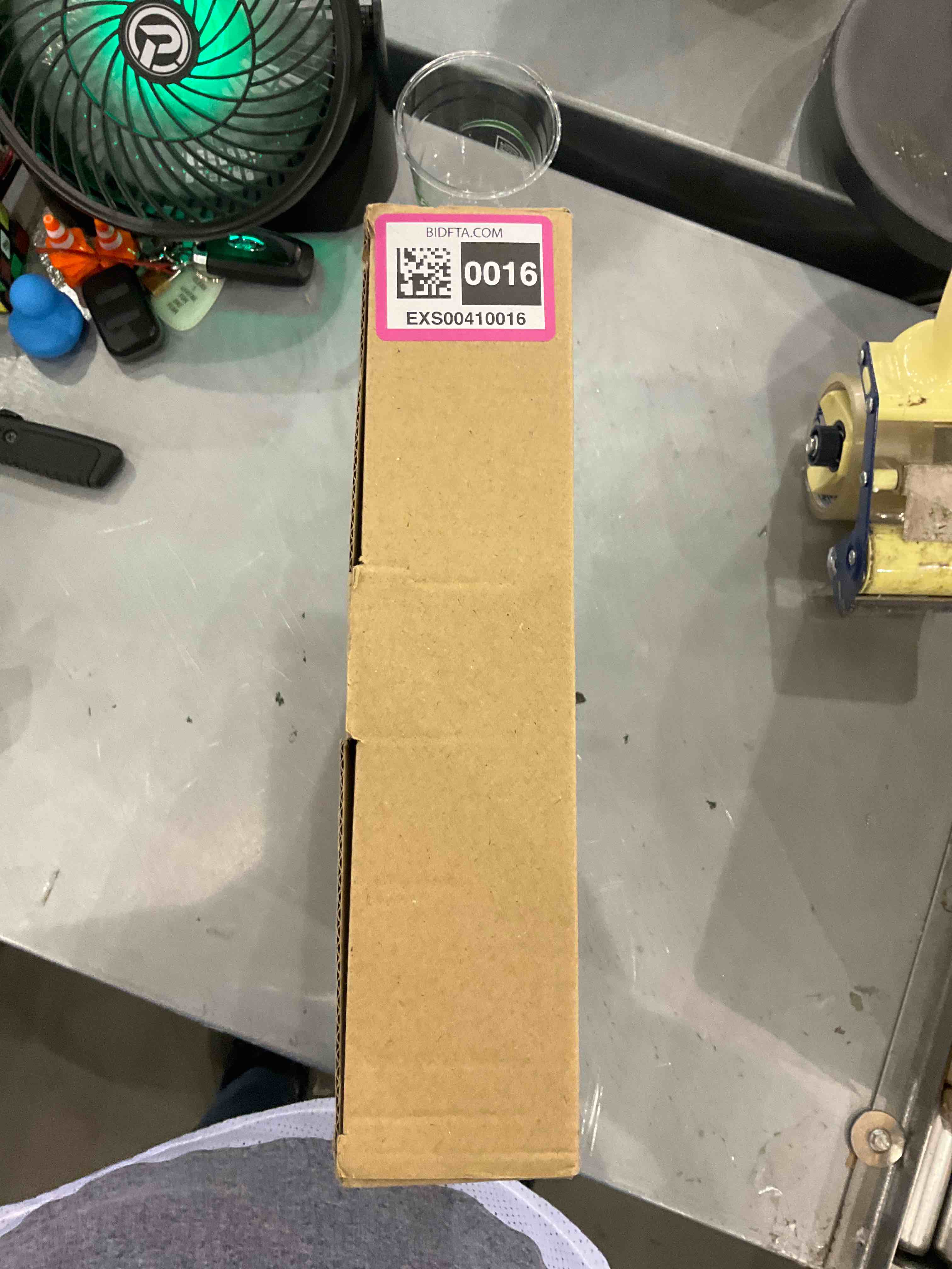 https://s3.amazonaws.com/lotting-images-prod/bidfta/EXS00410016_1692014773650.jpeg