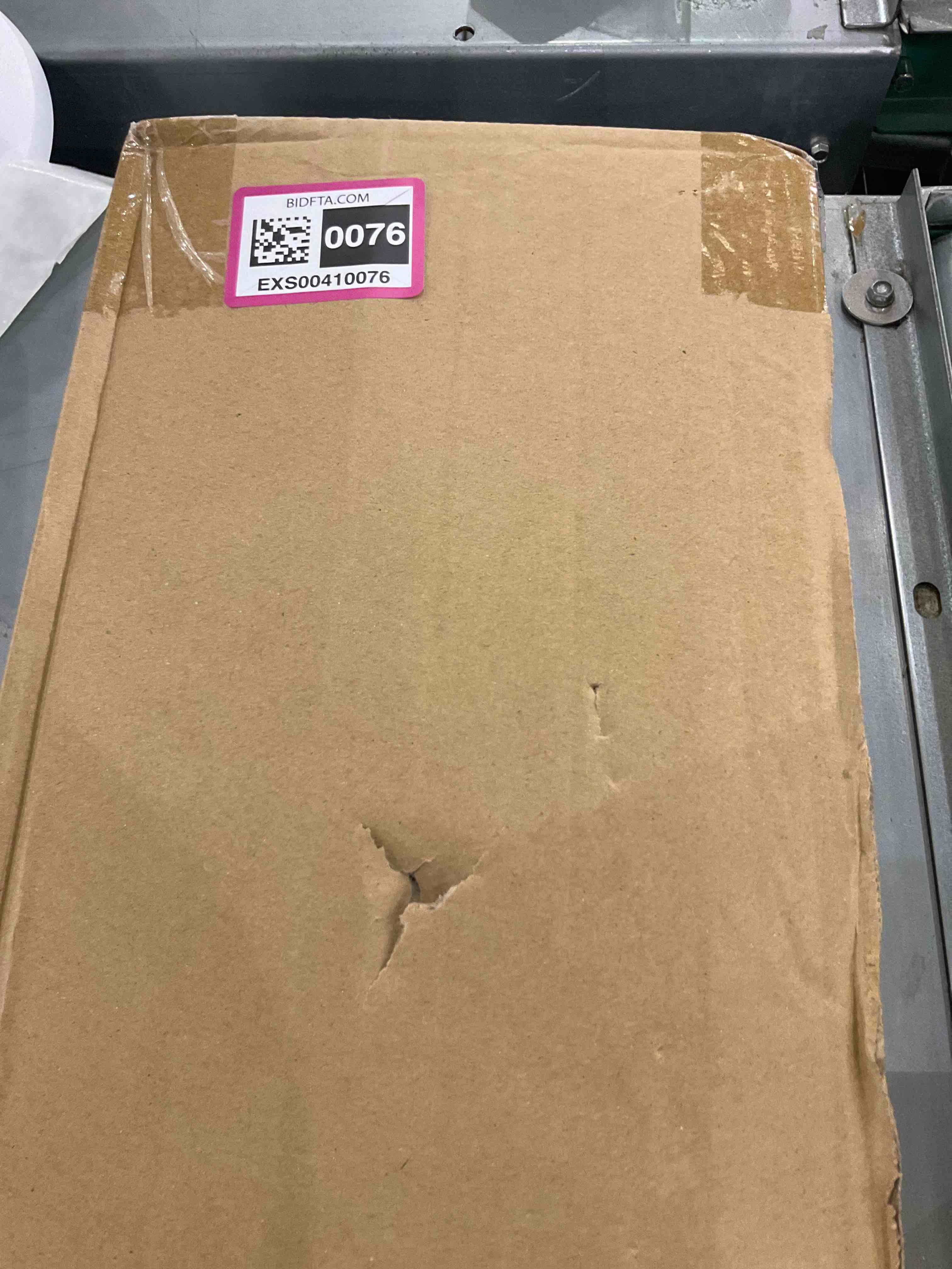 https://s3.amazonaws.com/lotting-images-prod/bidfta/EXS00410076_1692967783960.jpeg