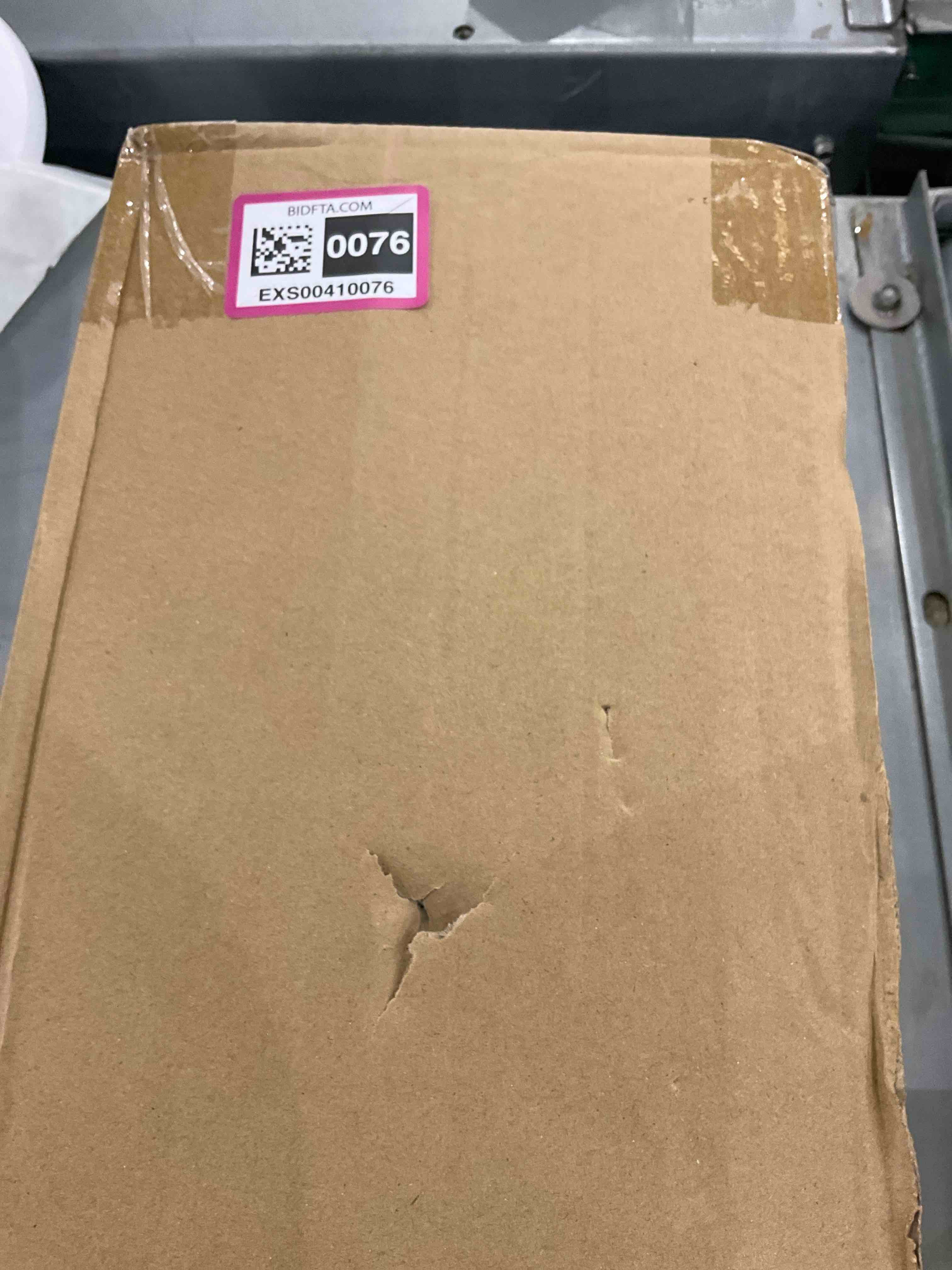https://s3.amazonaws.com/lotting-images-prod/bidfta/EXS00410076_1692967784970.jpeg