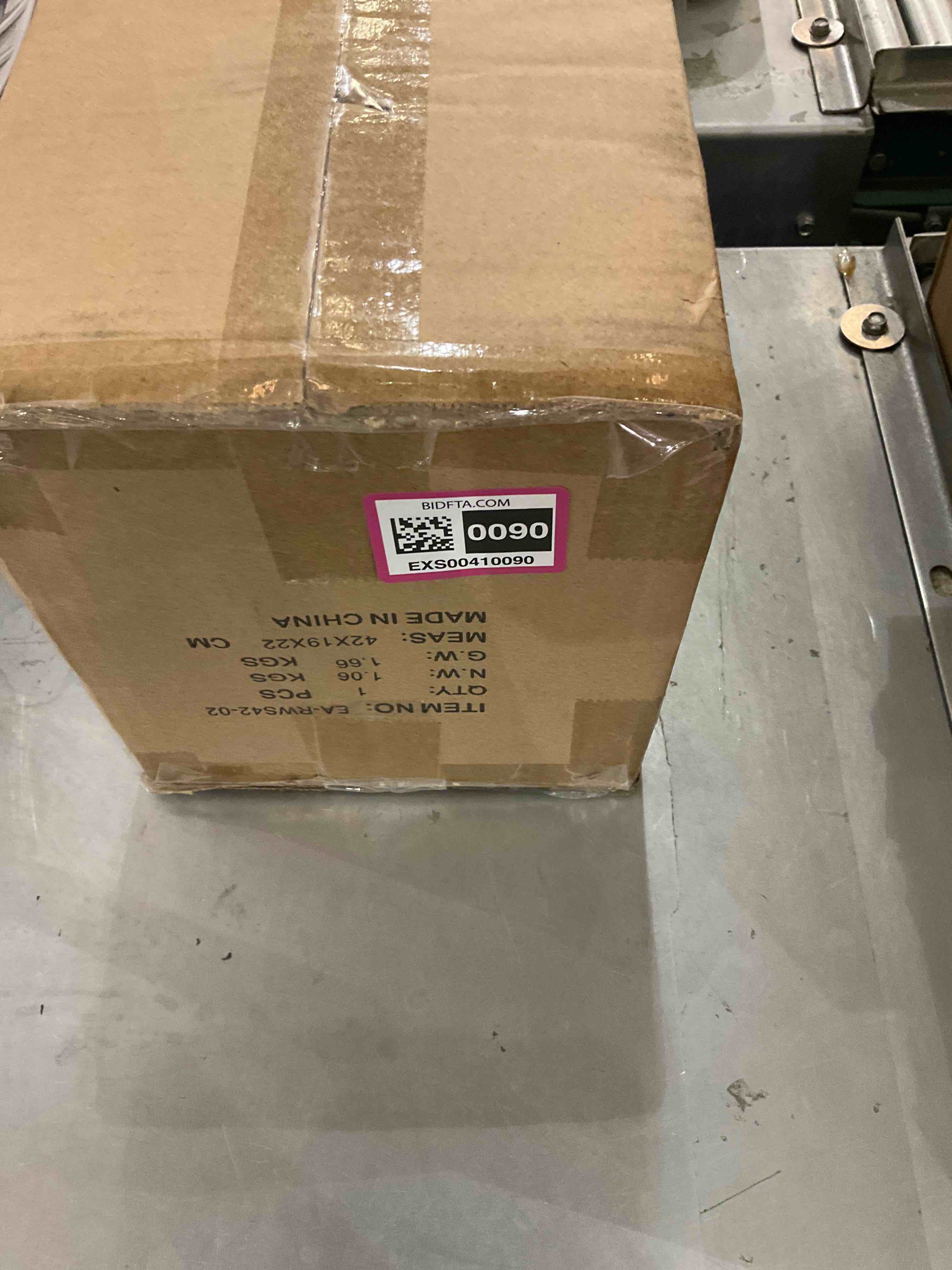 https://s3.amazonaws.com/lotting-images-prod/bidfta/EXS00410090_1692970553797.jpeg