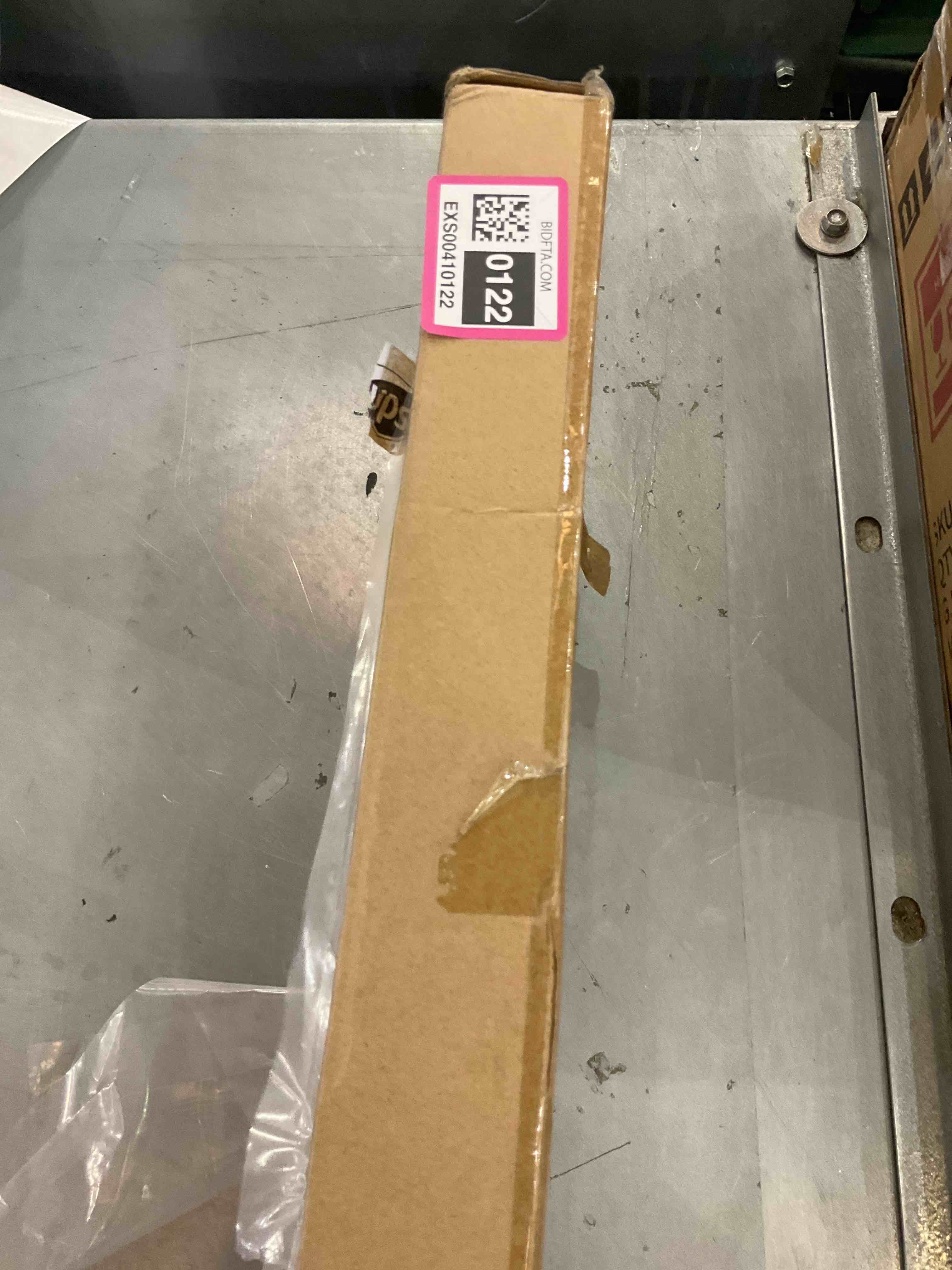 https://s3.amazonaws.com/lotting-images-prod/bidfta/EXS00410122_1692973575773.jpeg