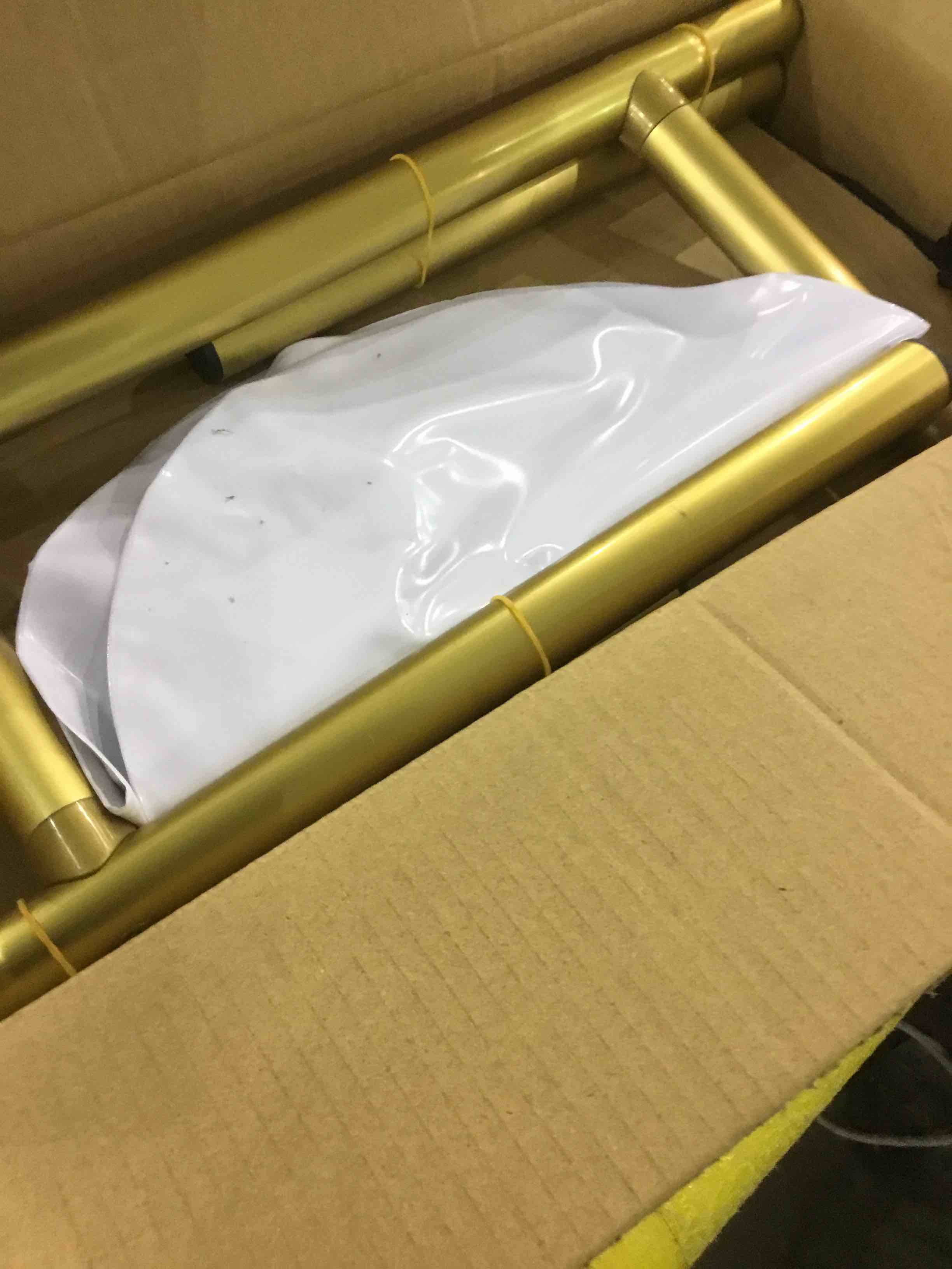 https://s3.amazonaws.com/lotting-images-prod/bidfta/EXS00410872_1692616824881.jpeg