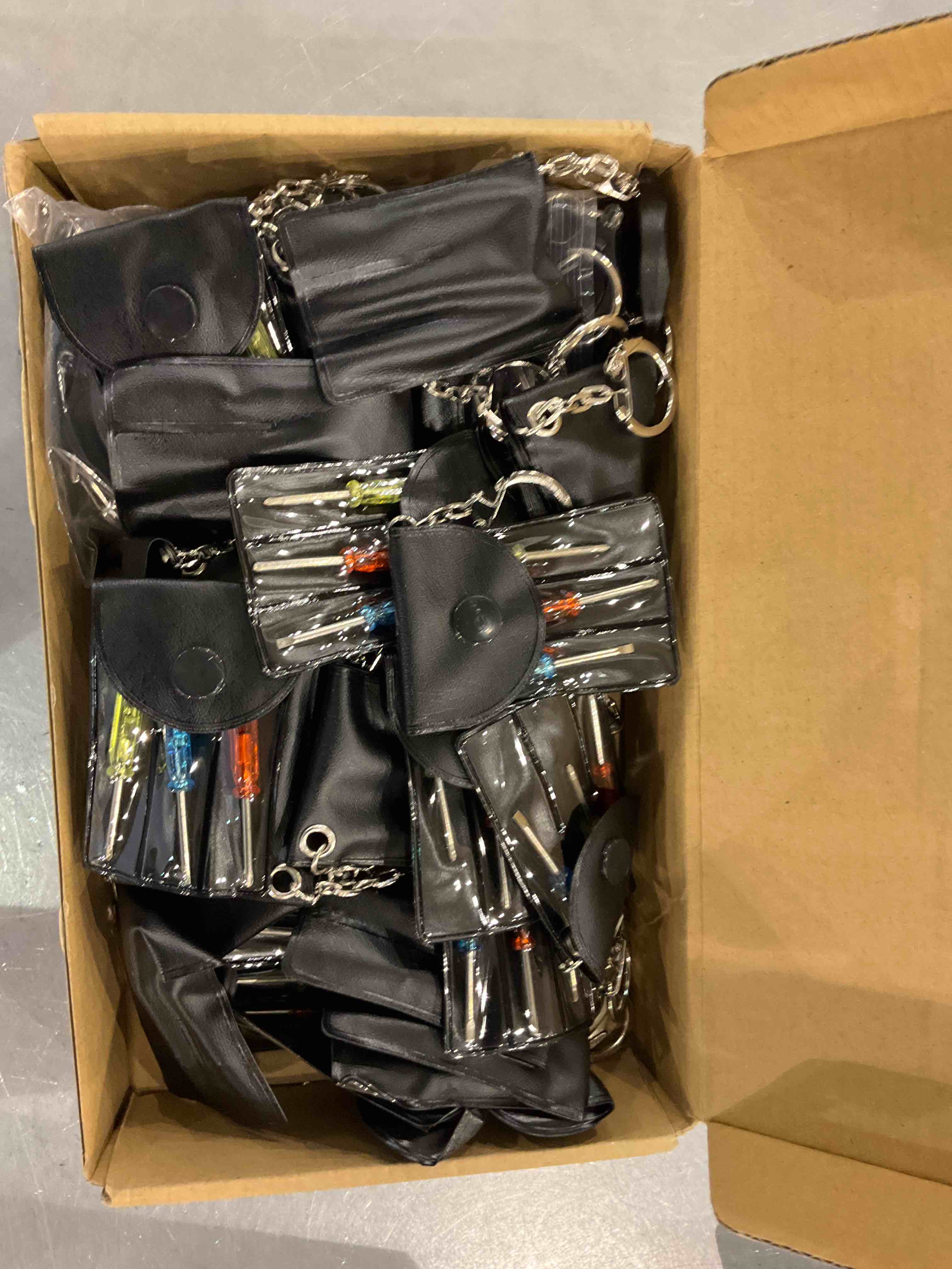 https://s3.amazonaws.com/lotting-images-prod/bidfta/EXS00411232_1692616115518.jpeg