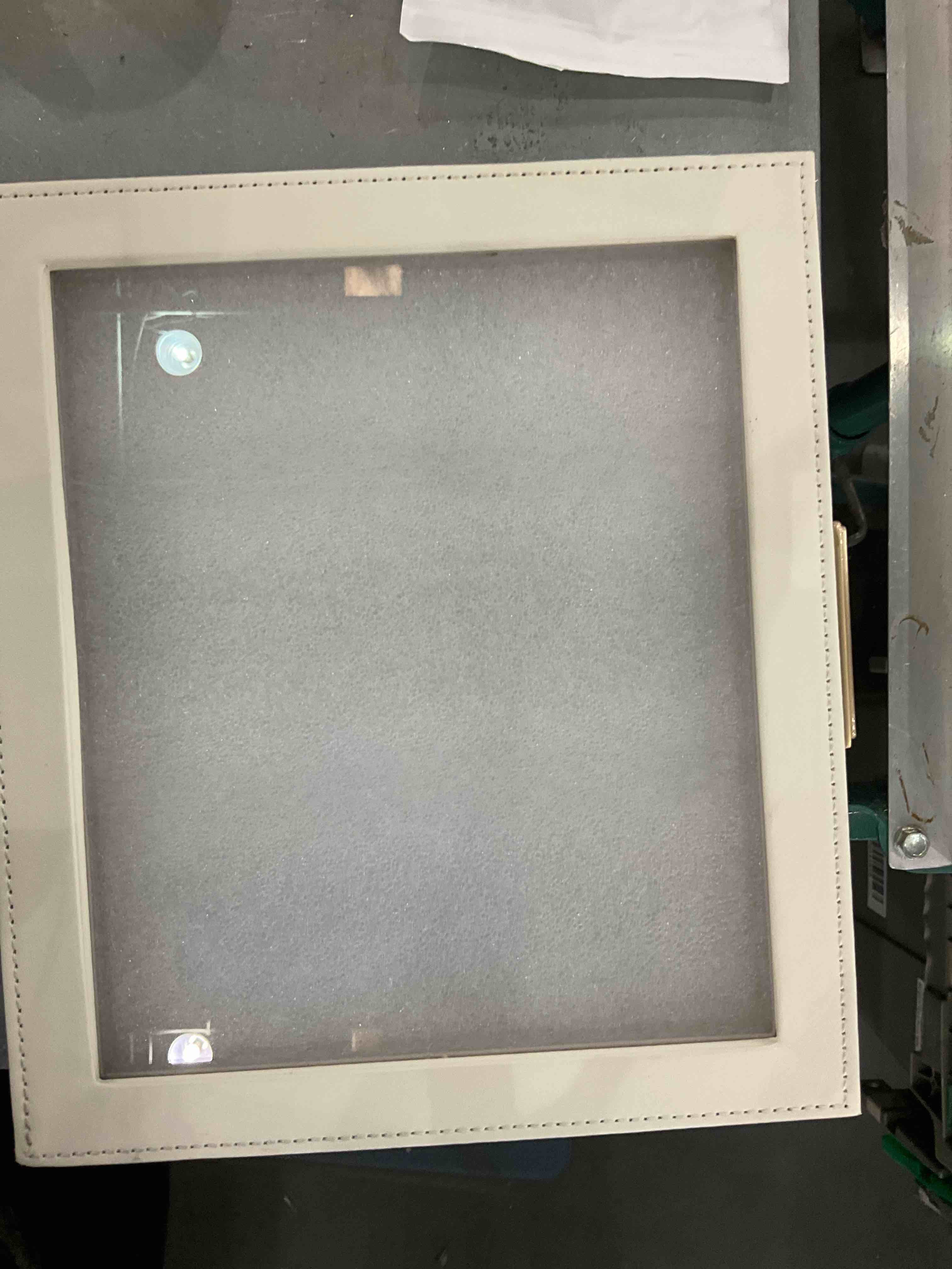 https://s3.amazonaws.com/lotting-images-prod/bidfta/EXS00412898_1693232503960.jpeg