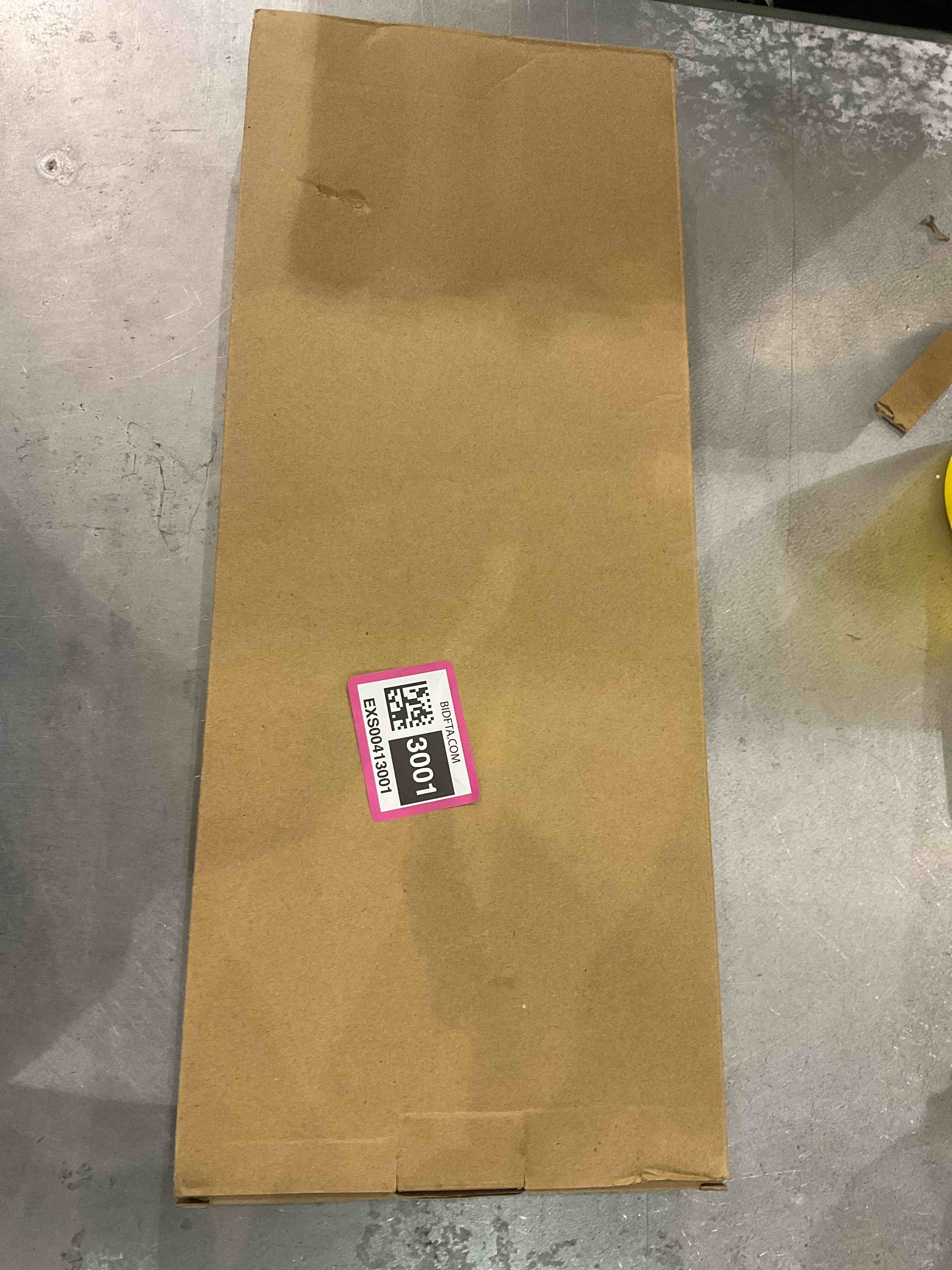 https://s3.amazonaws.com/lotting-images-prod/bidfta/EXS00413001_1692359762983.jpeg