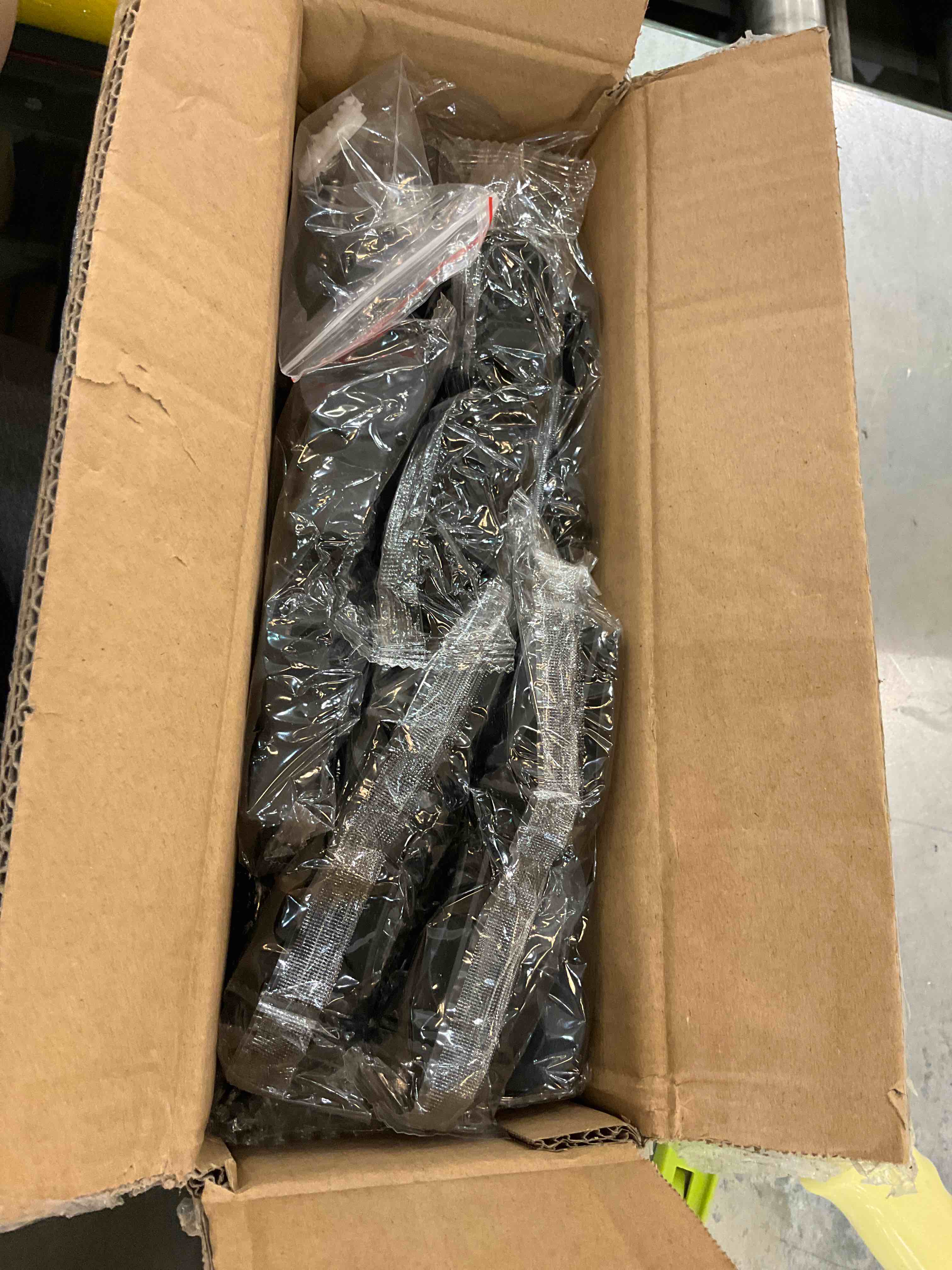 https://s3.amazonaws.com/lotting-images-prod/bidfta/EXS00413187_1692724974949.jpeg
