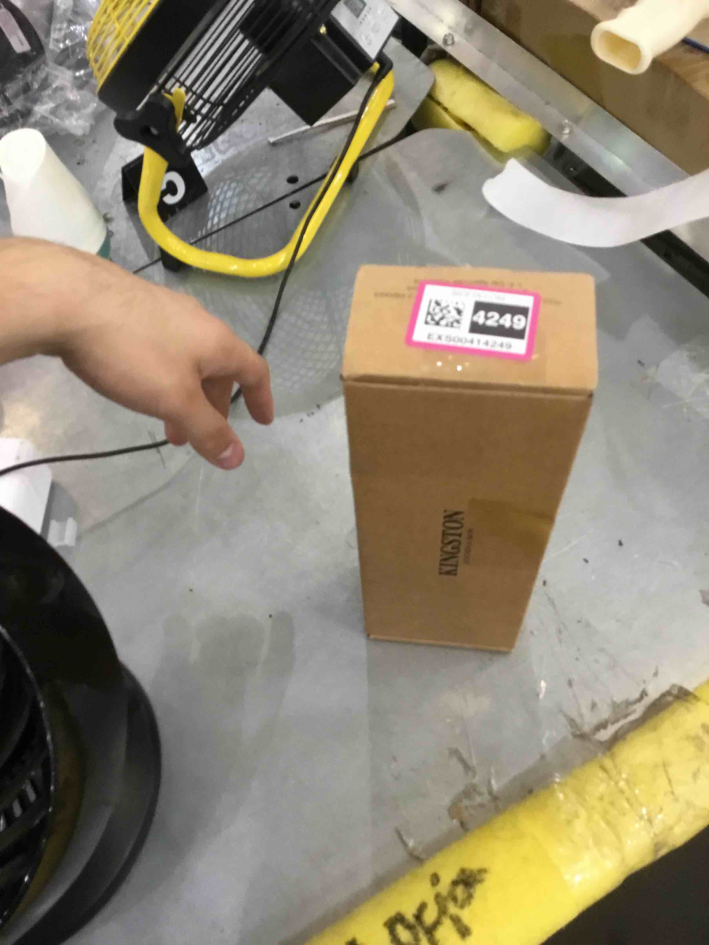 https://s3.amazonaws.com/lotting-images-prod/bidfta/EXS00414249_1692811052393.jpeg