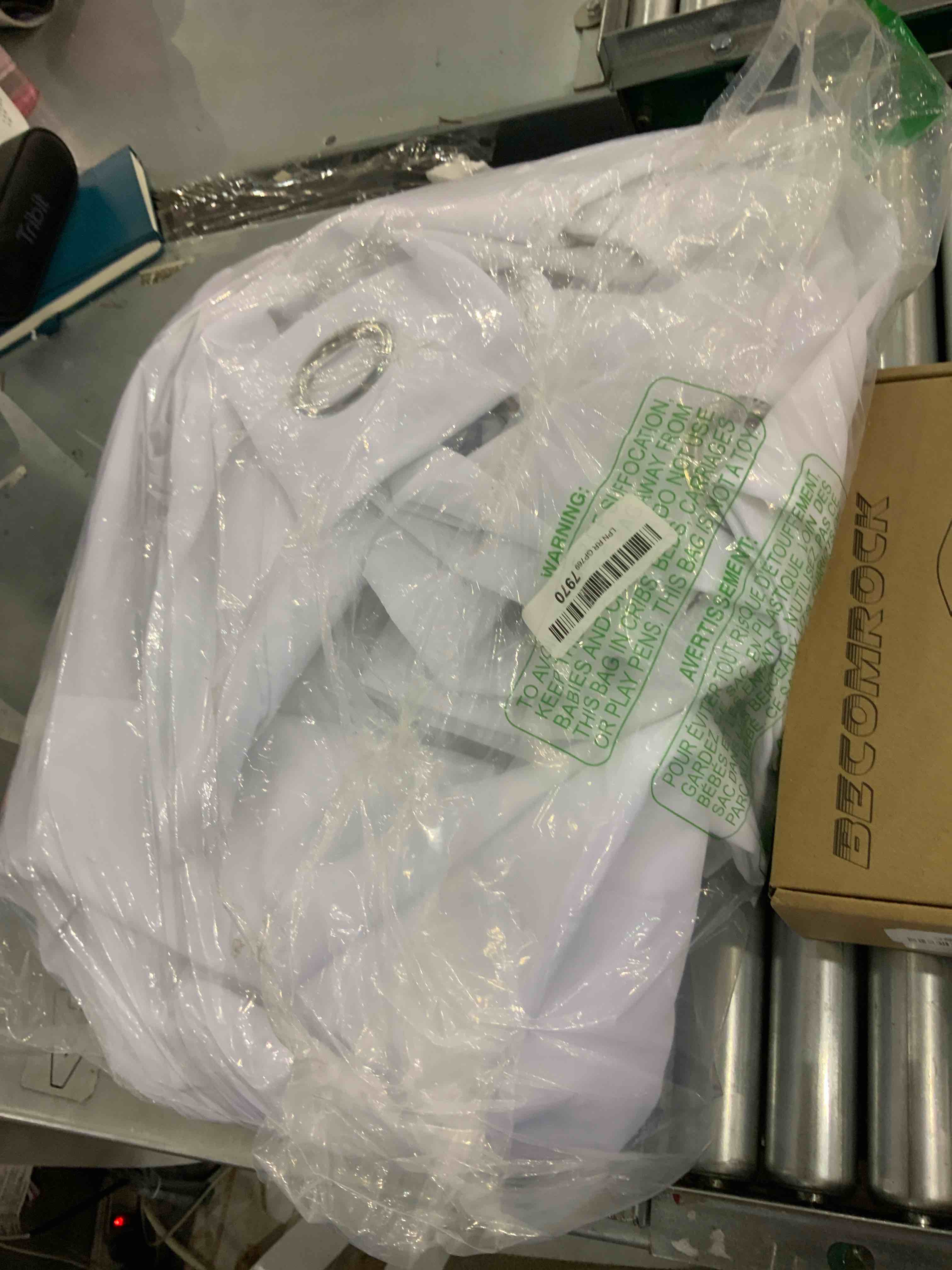 https://s3.amazonaws.com/lotting-images-prod/bidfta/EXS00414583_1692275135038.jpeg