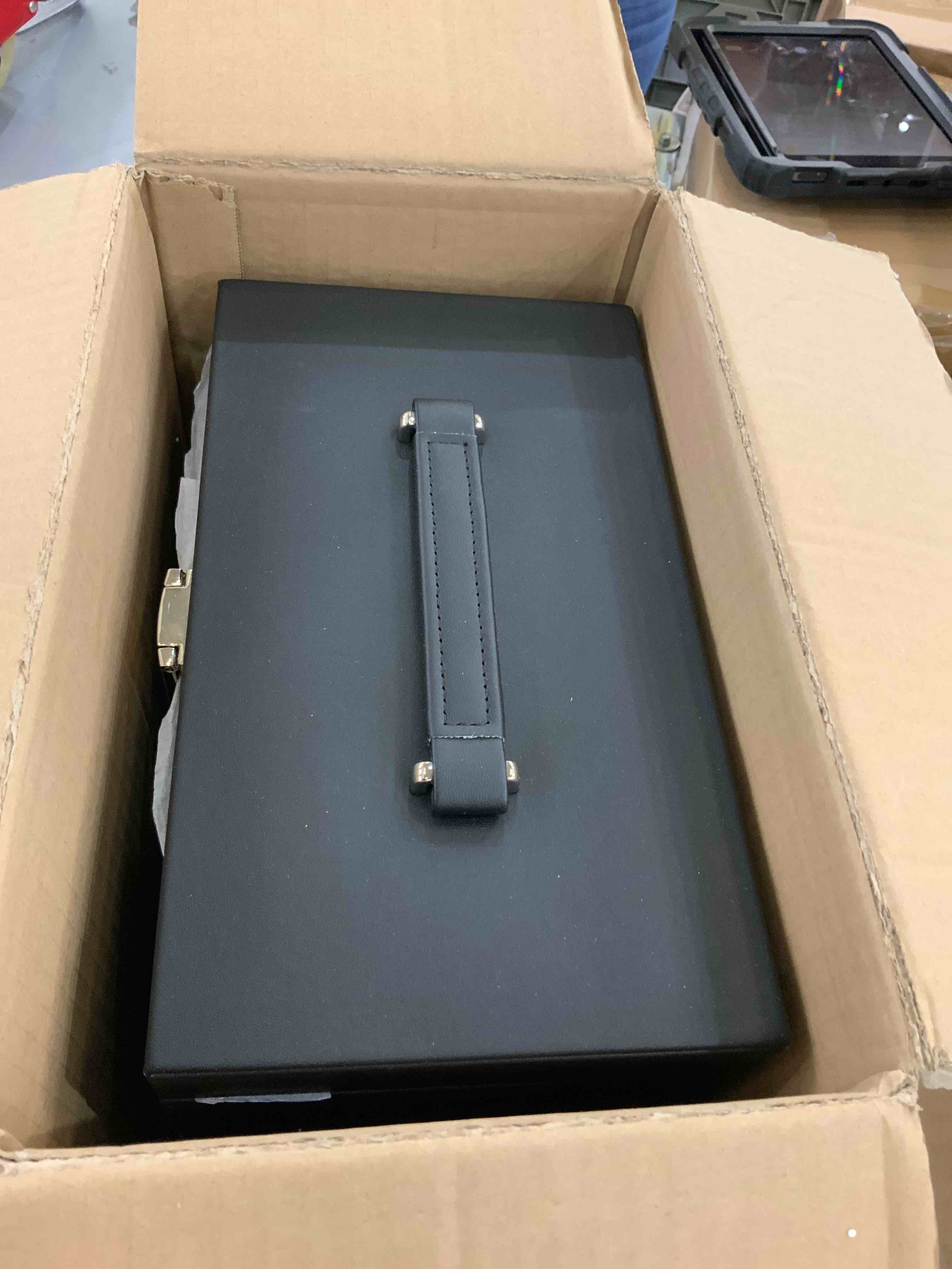 https://s3.amazonaws.com/lotting-images-prod/bidfta/EXS00414678_1692286029722.jpeg