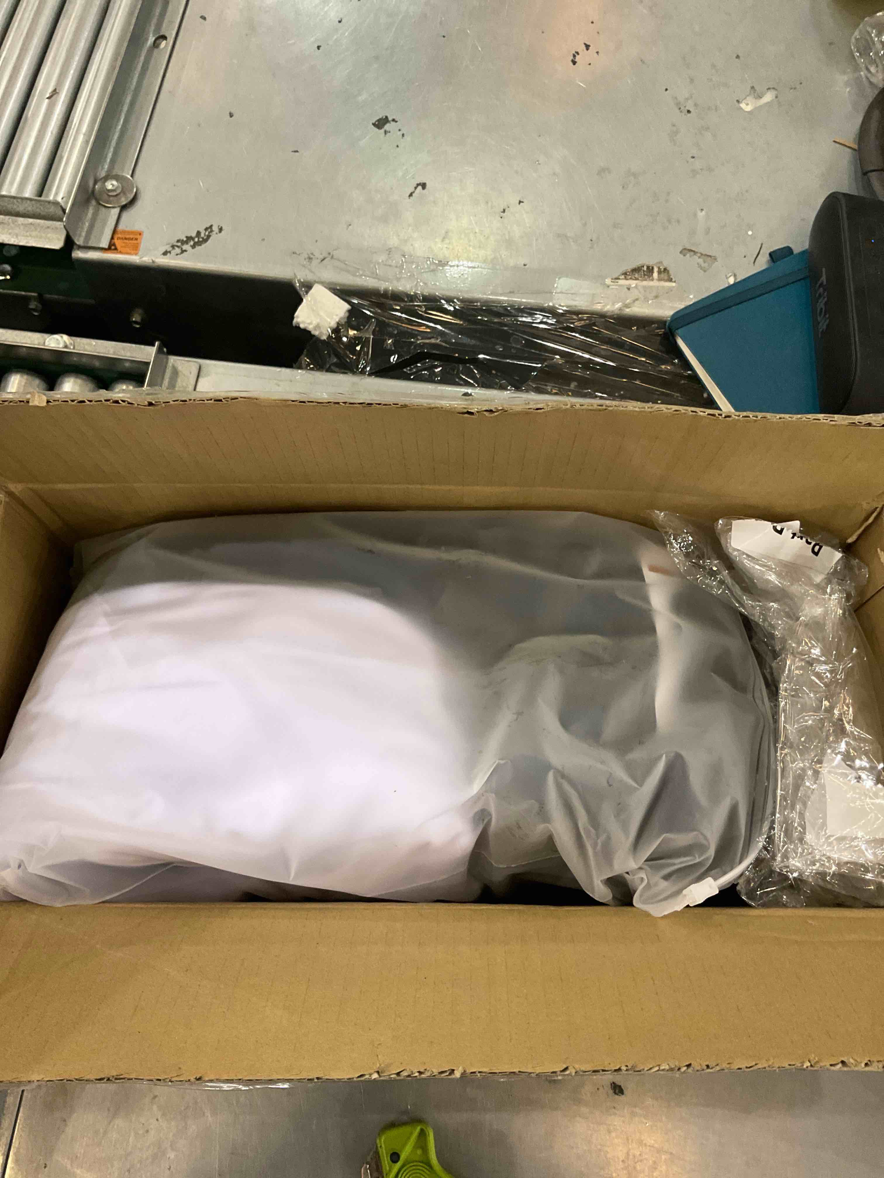 https://s3.amazonaws.com/lotting-images-prod/bidfta/EXS00415032_1692197580410.jpeg