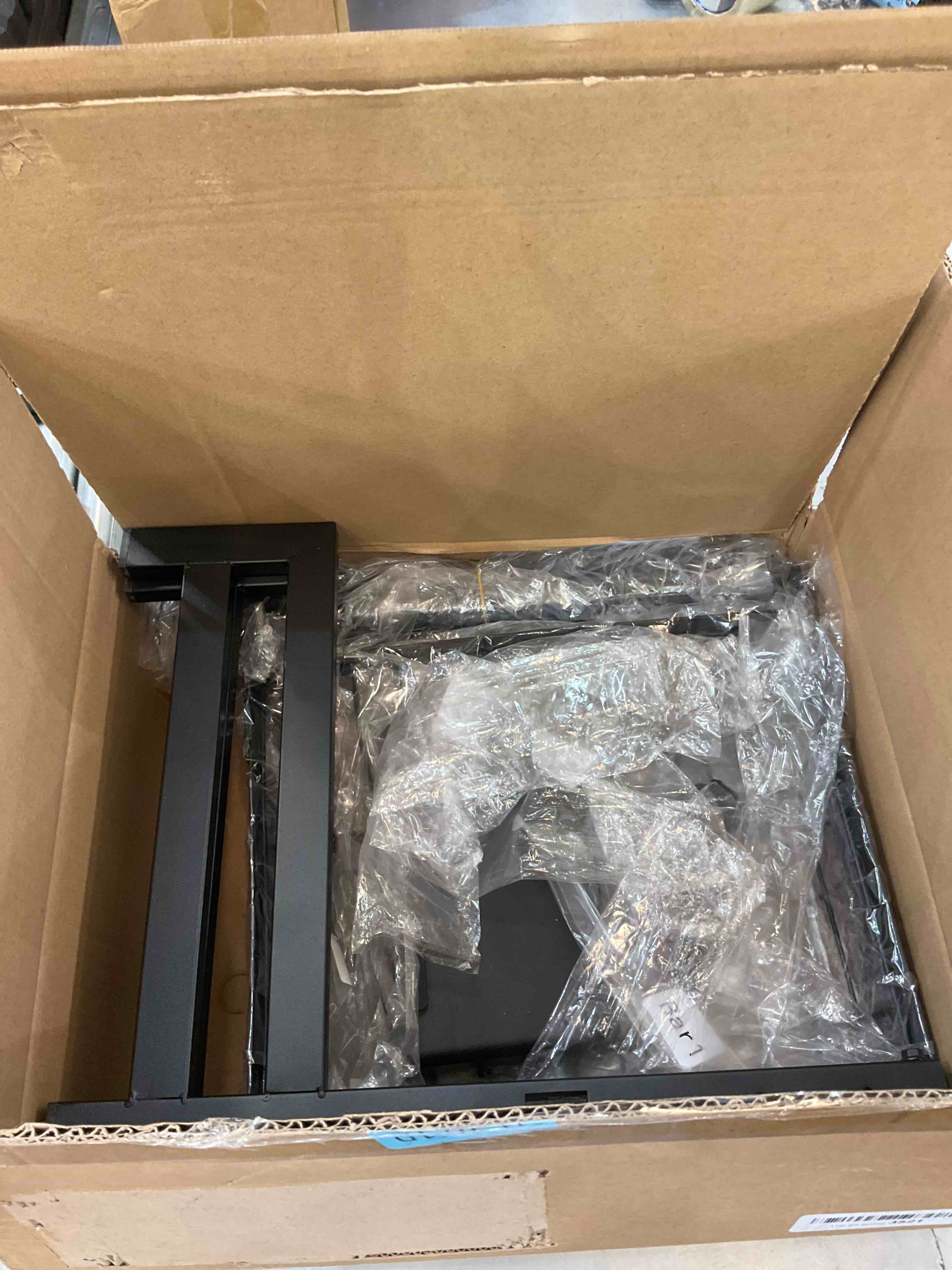 https://s3.amazonaws.com/lotting-images-prod/bidfta/EXS00415363_1692291939275.jpeg