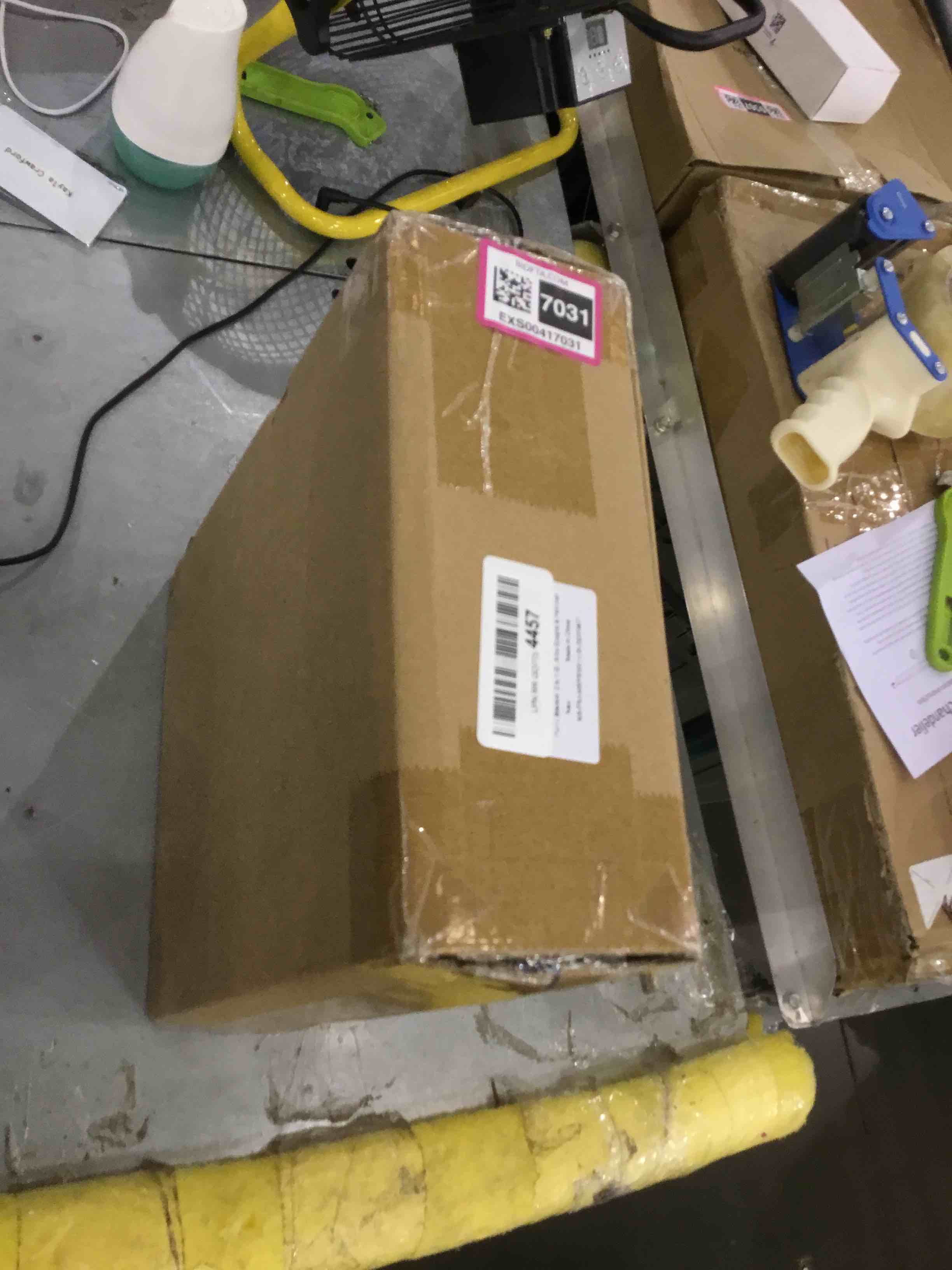 https://s3.amazonaws.com/lotting-images-prod/bidfta/EXS00417031_1692279285793.jpeg
