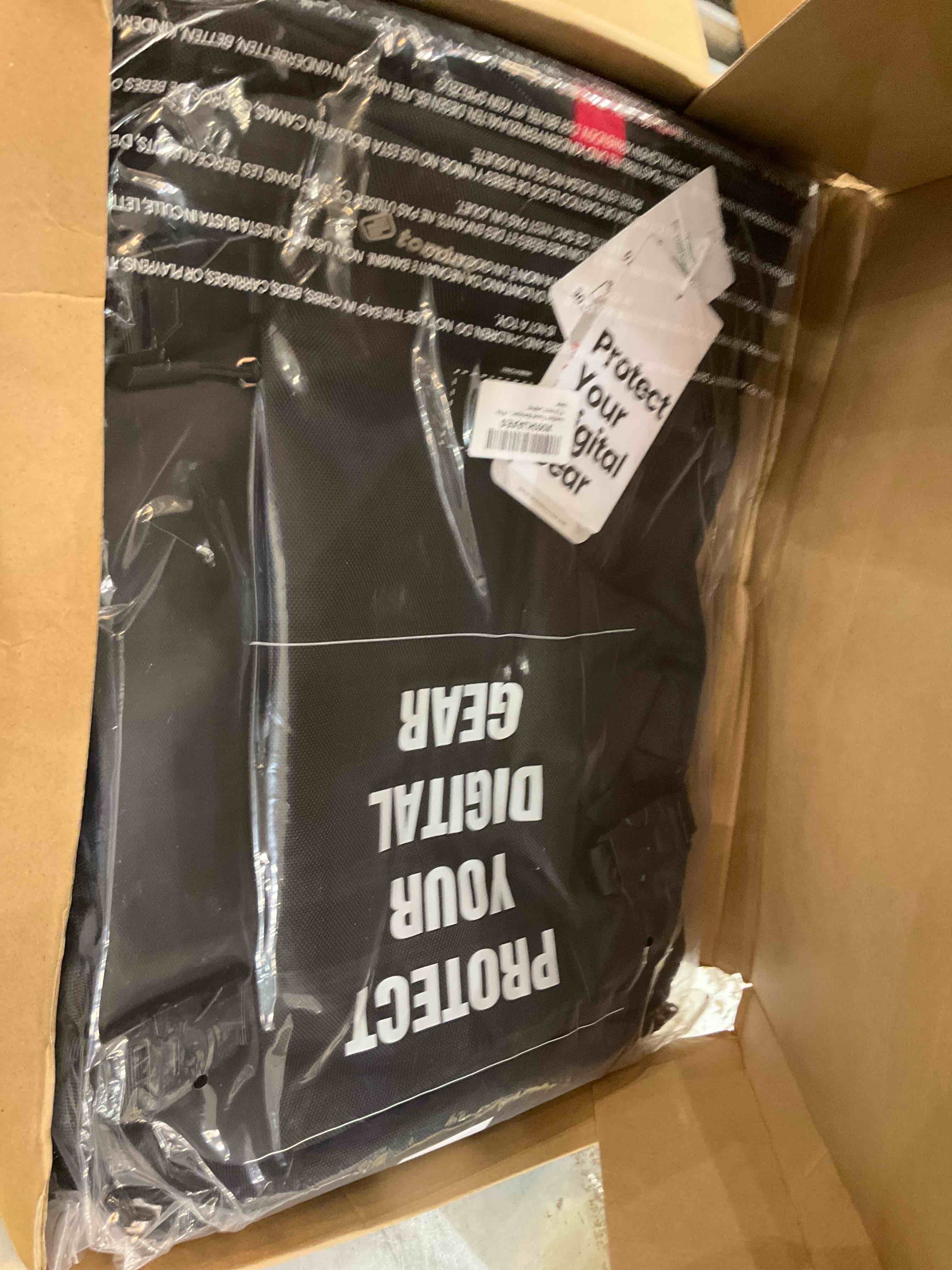 https://s3.amazonaws.com/lotting-images-prod/bidfta/EXS00417970_1692292568155.jpeg