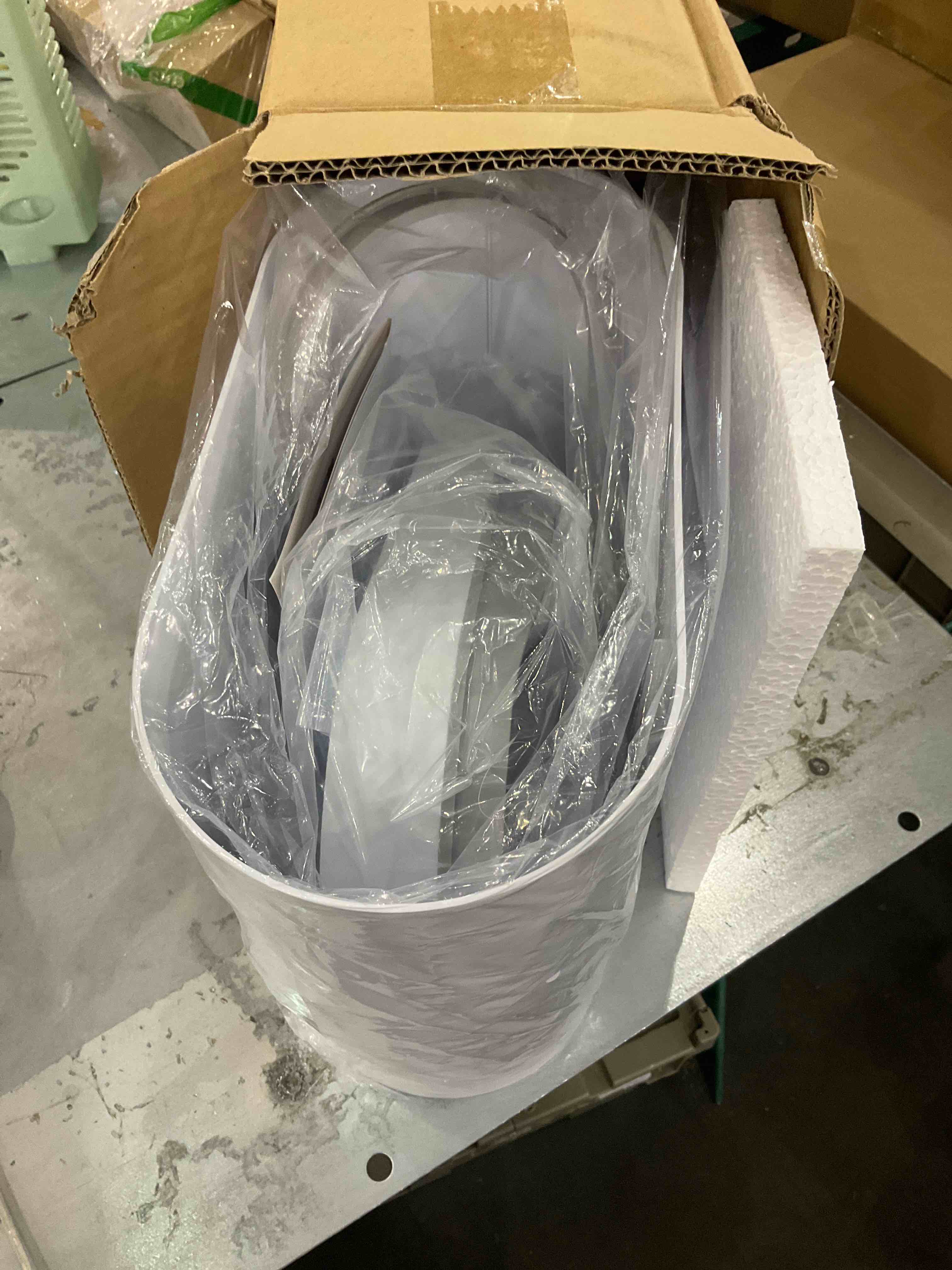 https://s3.amazonaws.com/lotting-images-prod/bidfta/EXS00418082_1692101113659.jpeg