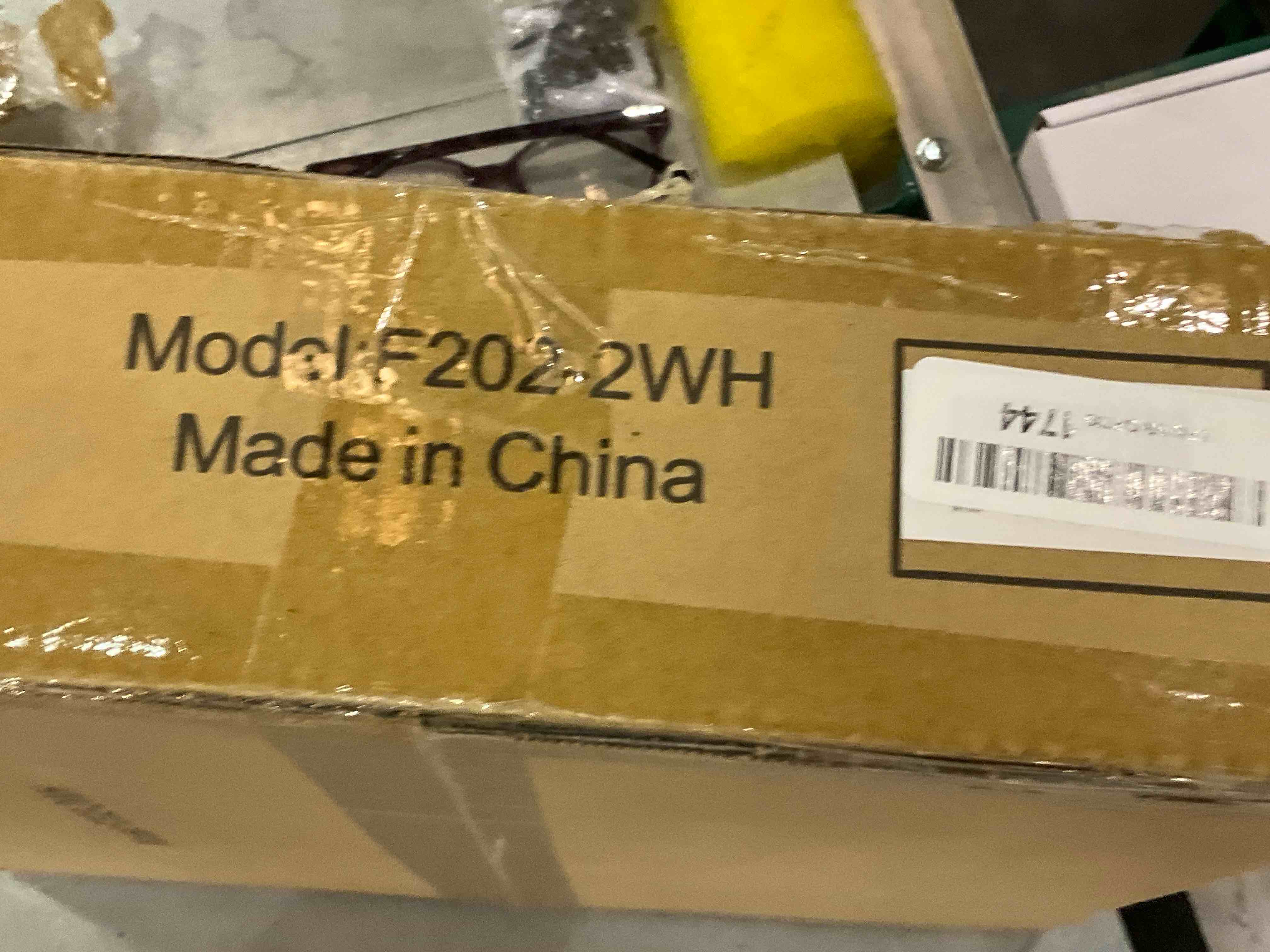 https://s3.amazonaws.com/lotting-images-prod/bidfta/EXS00418151_1692117540380.jpeg