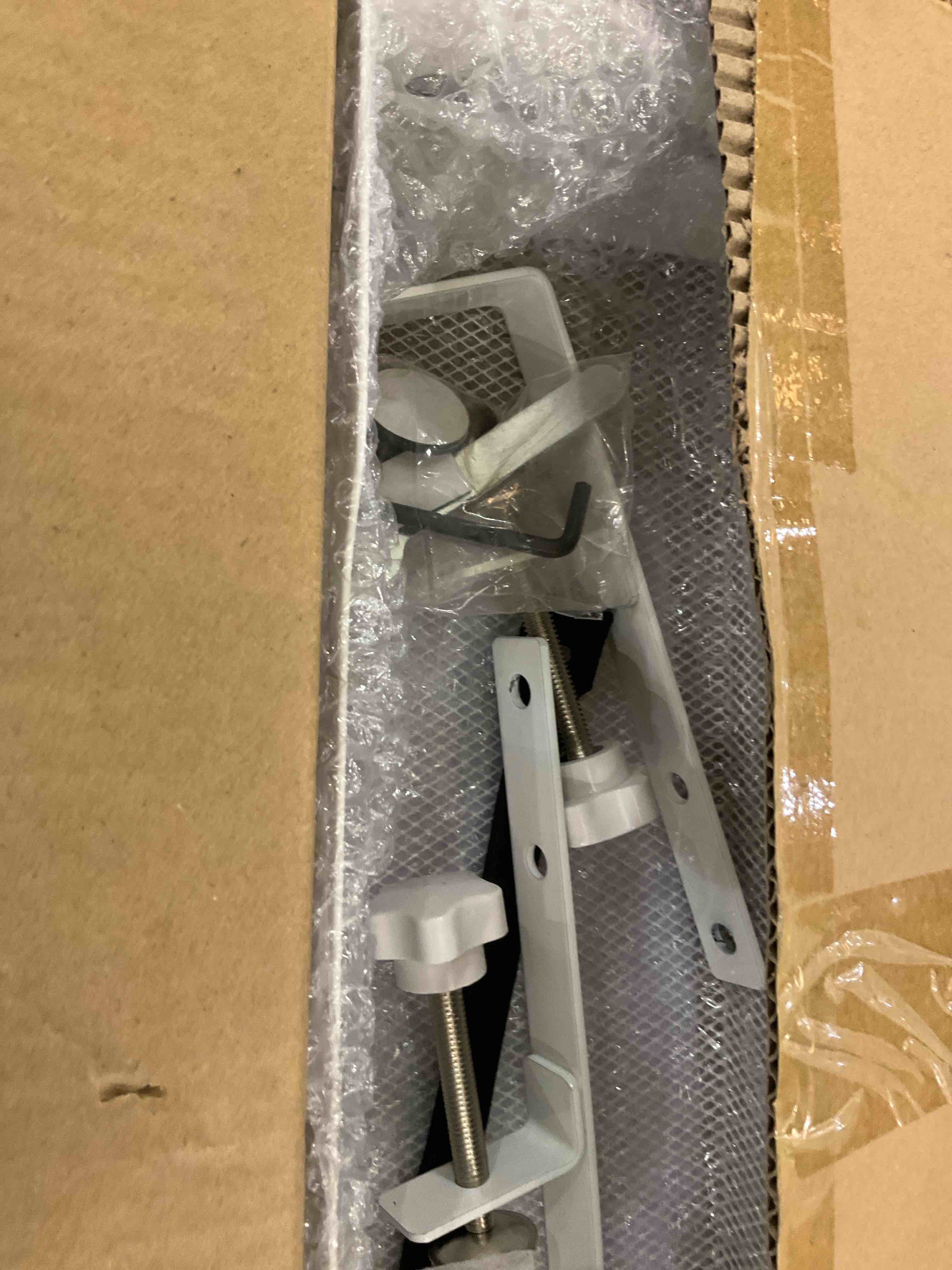 https://s3.amazonaws.com/lotting-images-prod/bidfta/EXS00418360_1692282247772.jpeg