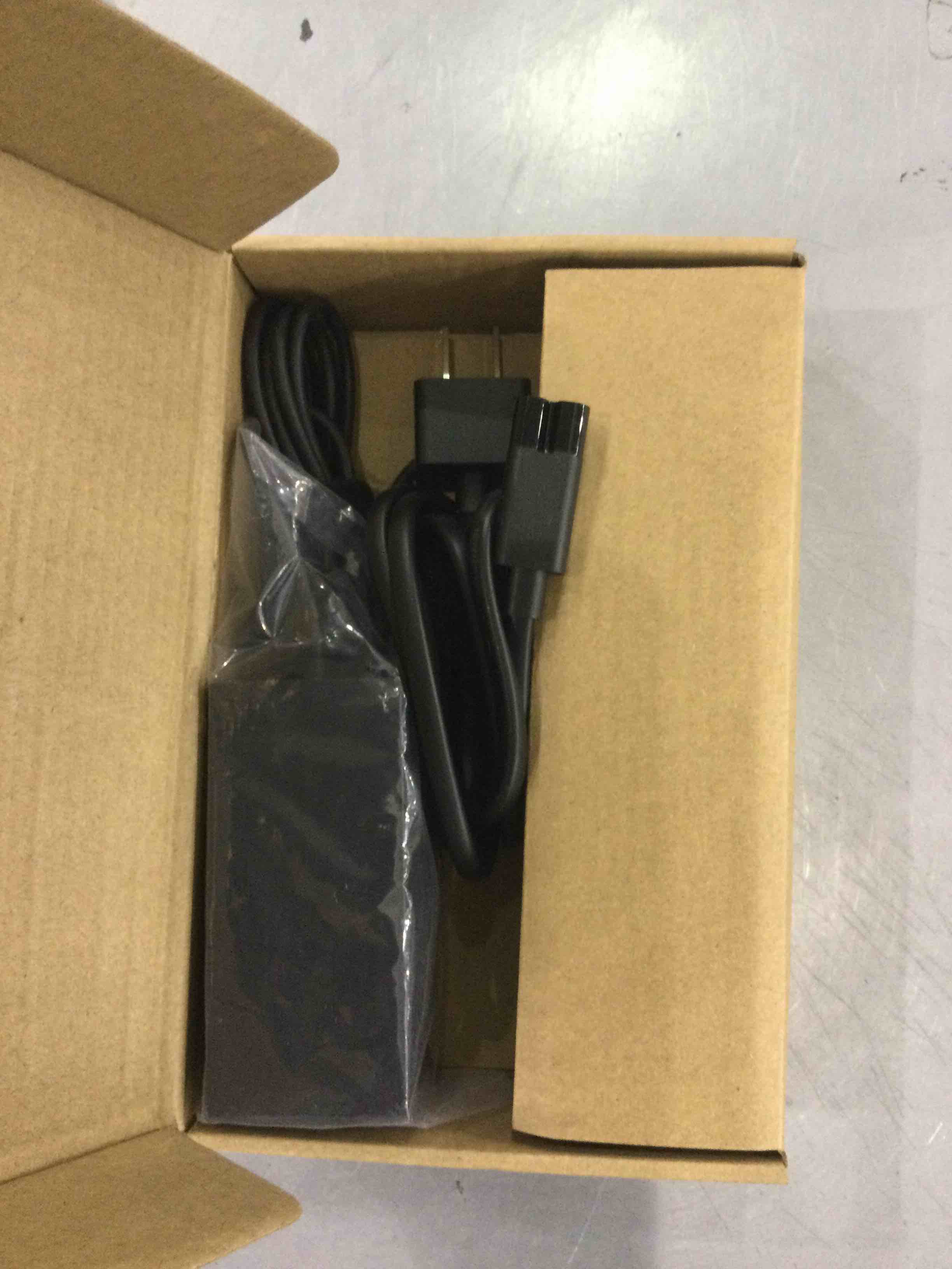 https://s3.amazonaws.com/lotting-images-prod/bidfta/EXS00418682_1692618359856.jpeg