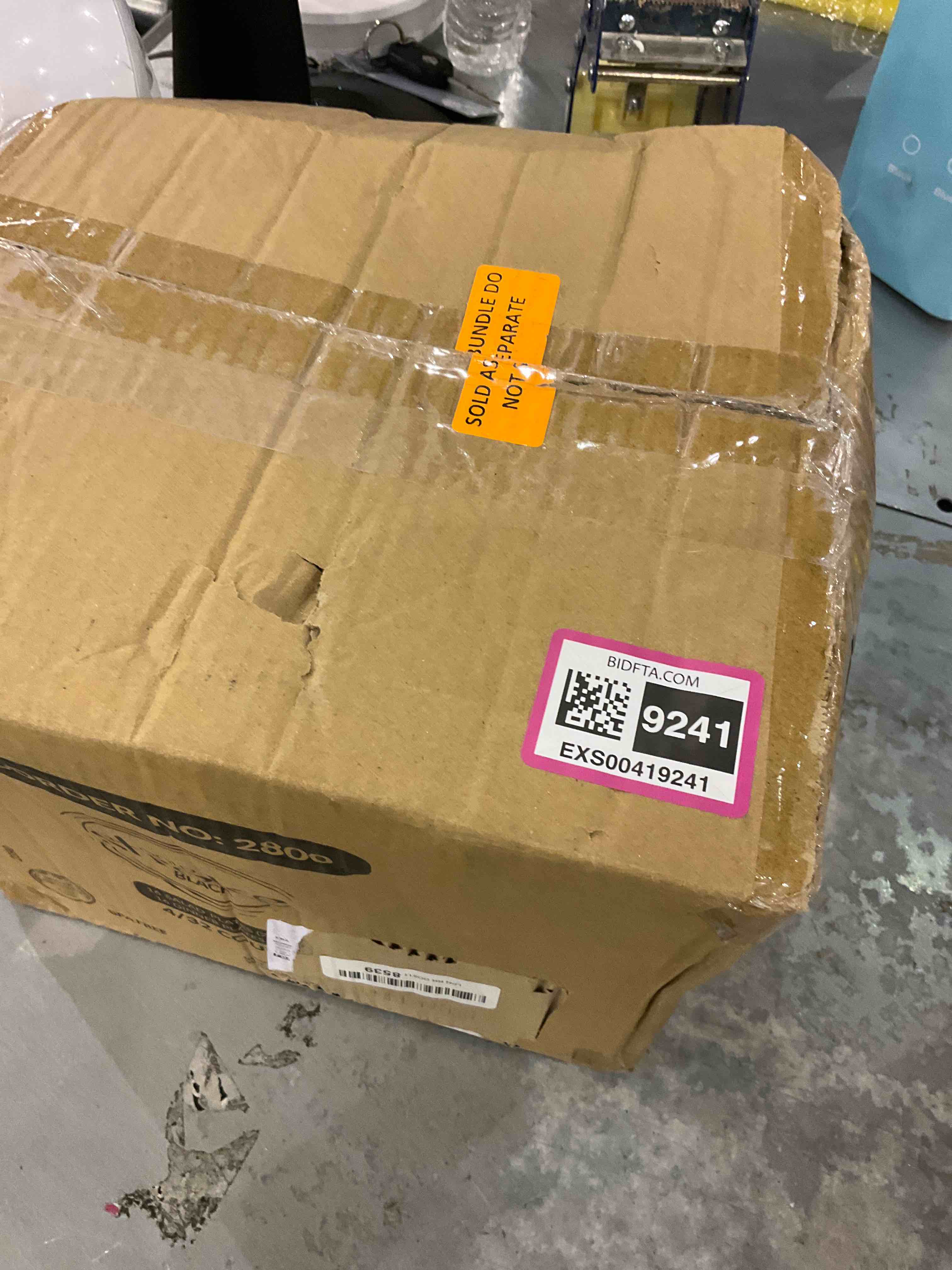 Plasticpro White Plastic Design Party Plates Premium heavyweight Elegant Disposable Tableware Dishes (128, White Gold Stroke)