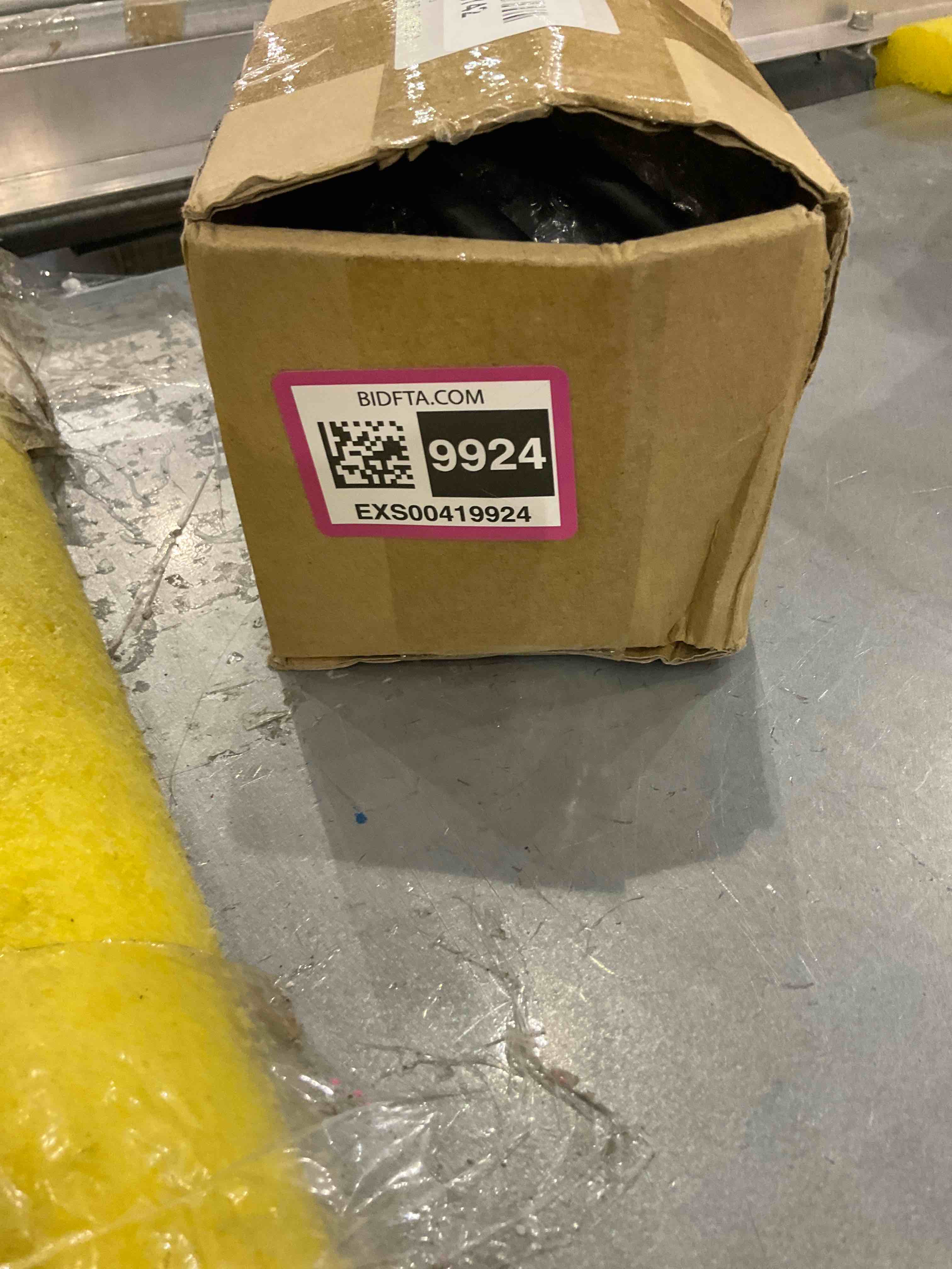 https://s3.amazonaws.com/lotting-images-prod/bidfta/EXS00419924_1692877853431.jpeg