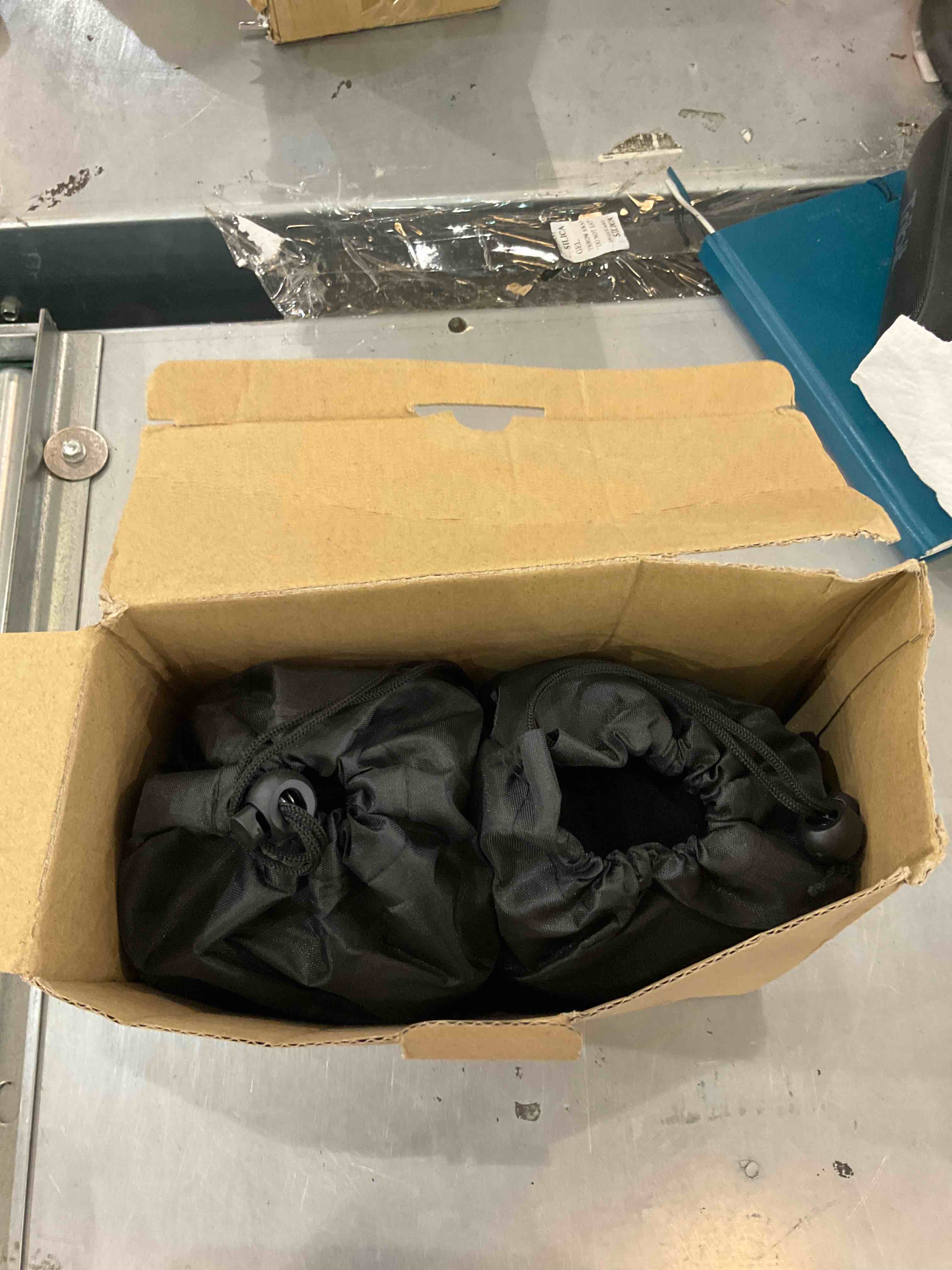 https://s3.amazonaws.com/lotting-images-prod/bidfta/EXS00421088_1692886973313.jpeg