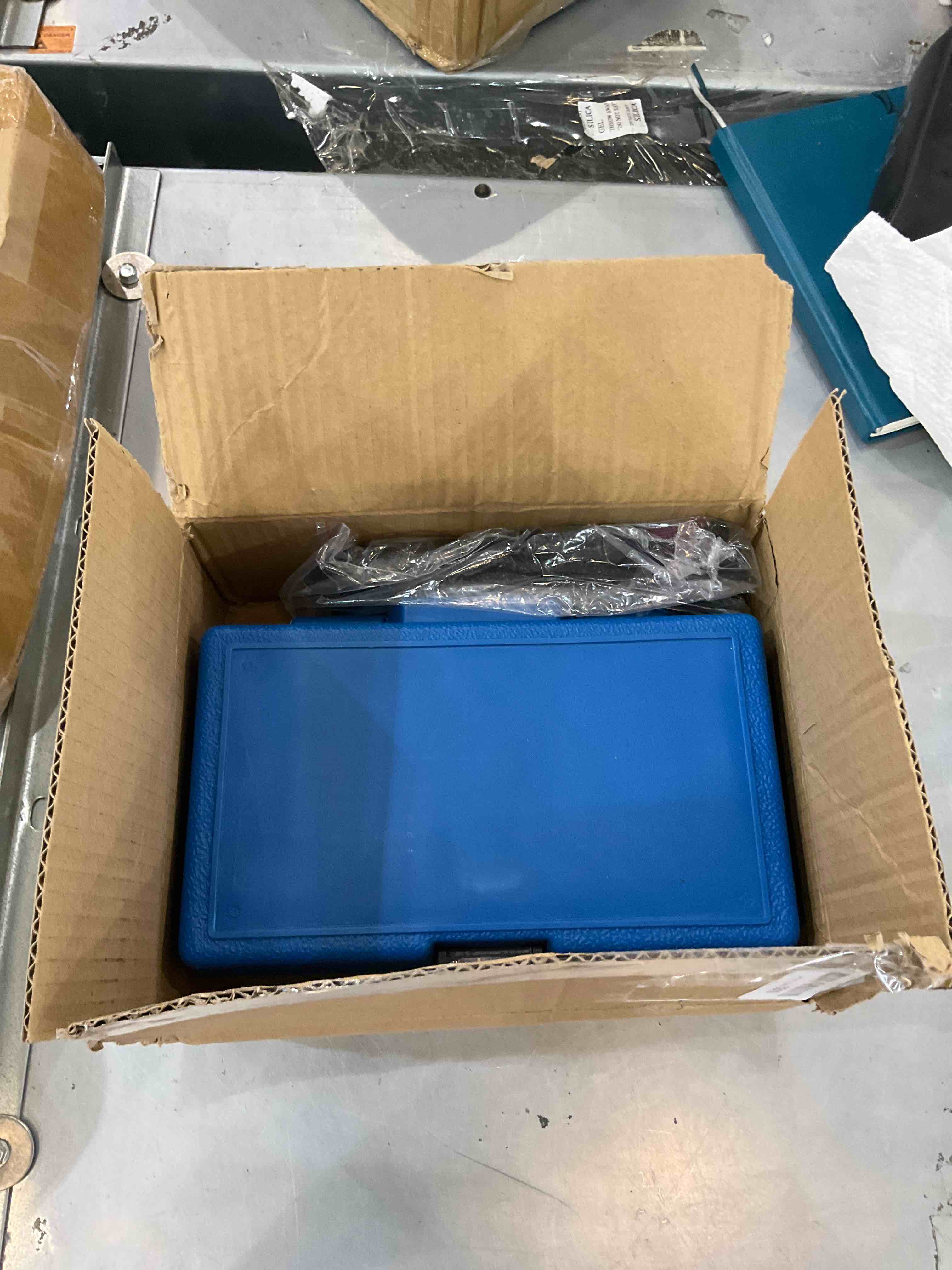 https://s3.amazonaws.com/lotting-images-prod/bidfta/EXS00421091_1692887277674.jpeg